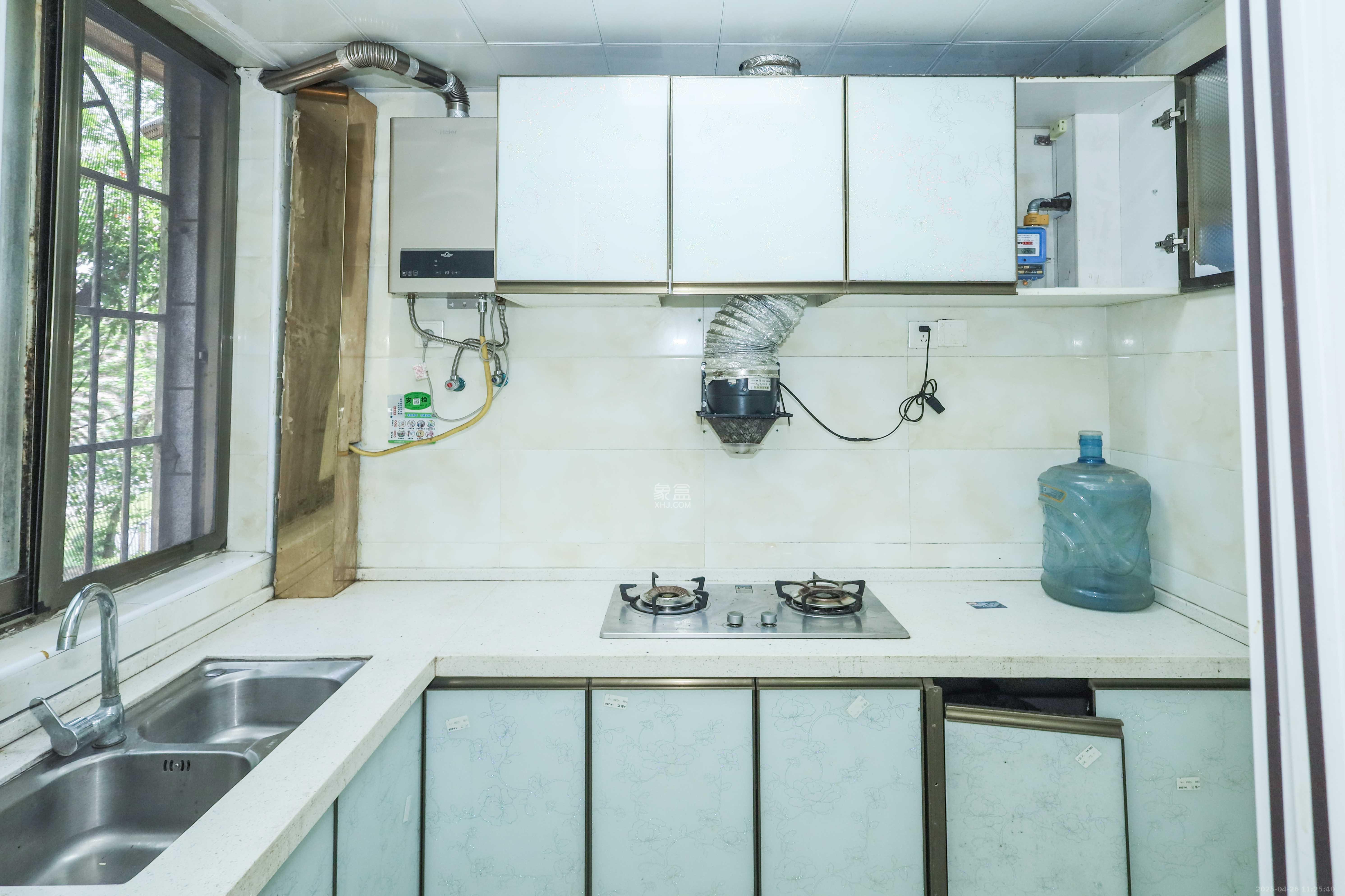 涉外花园  3室2厅2卫    85.0万厨房