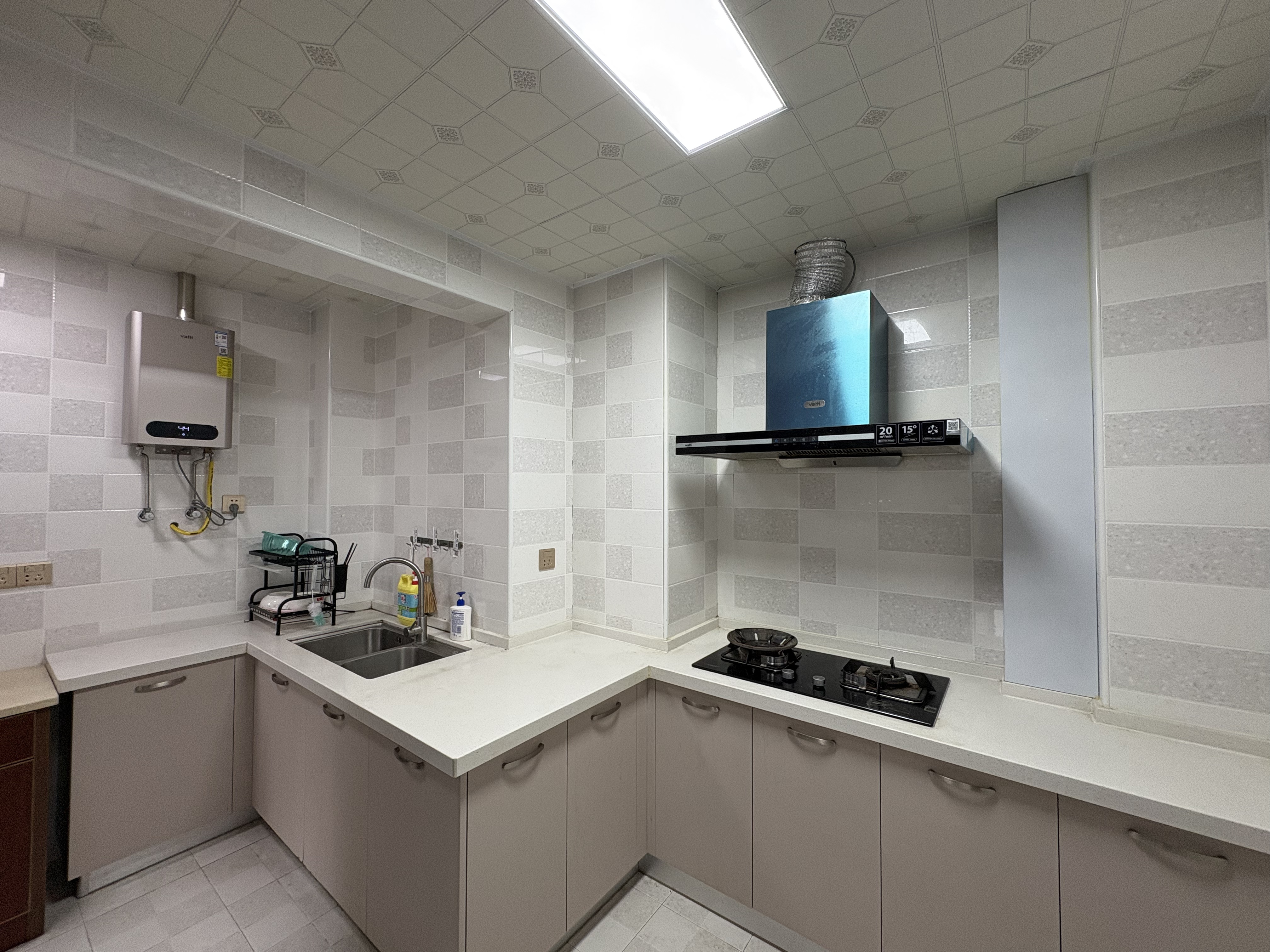 美的城四期  3室2厅2卫    49.8万 美的城四期  3室2厅2卫    49.8万室内图