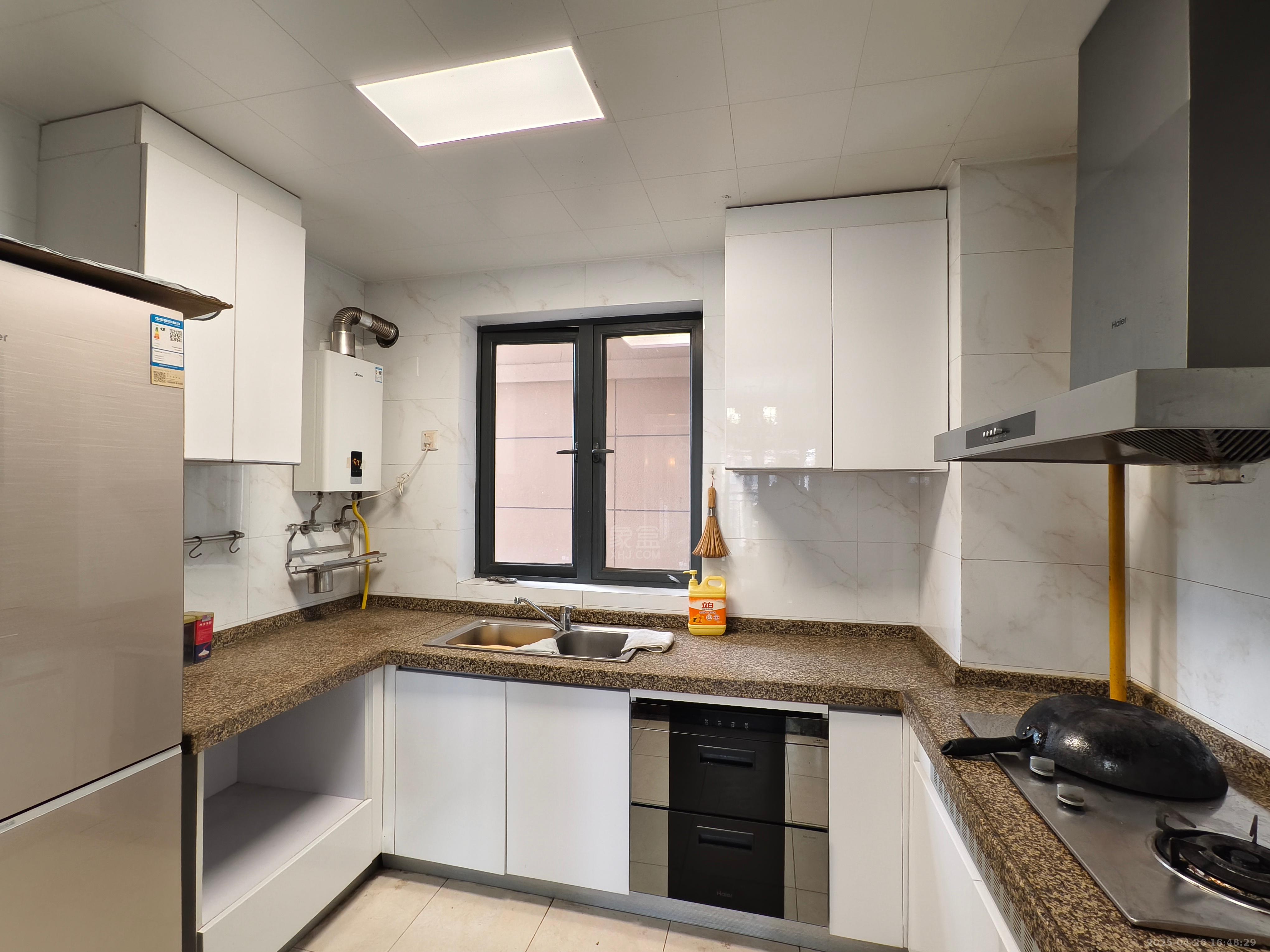 恒大华府 3室2厅1卫 2200.0元/月 恒大华府 3室2厅1卫 2200.0元/月室内图