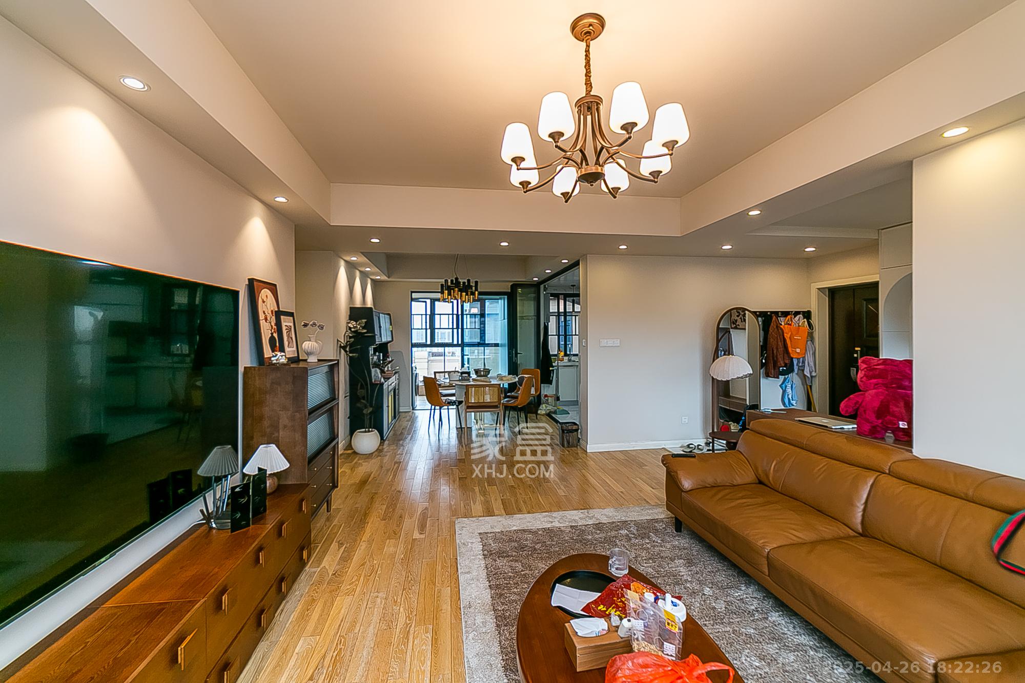 荣悦台  3室2厅2卫    198.0万 荣悦台  3室2厅2卫    198.0万客厅