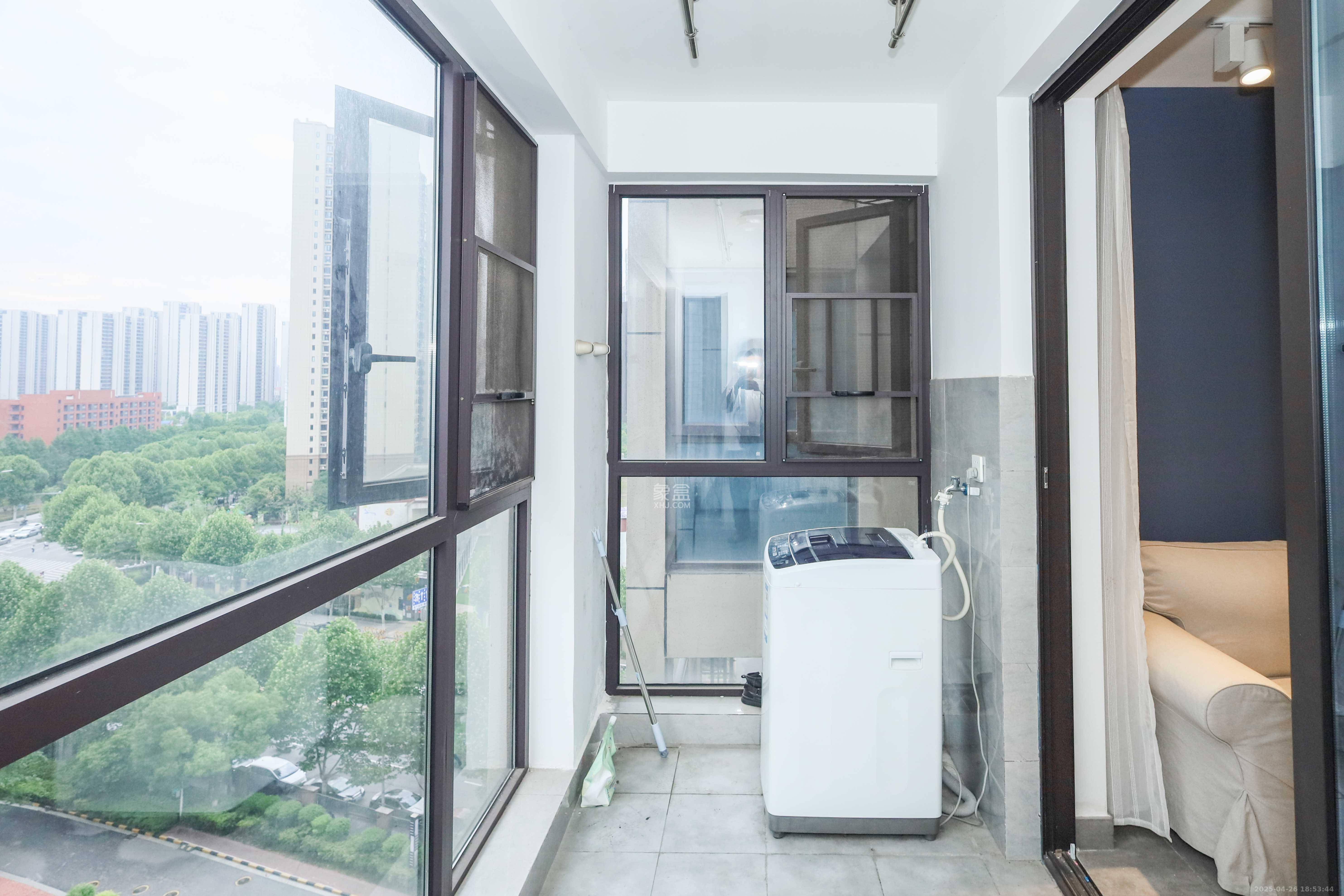 中国铁建梅溪青秀二期  3室2厅2卫   140.00万阳台