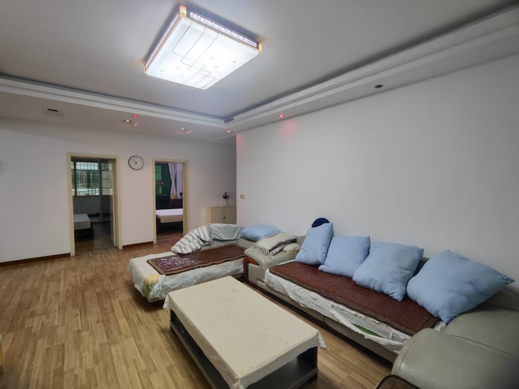 名牌大厦  3室2厅1卫   1500.00元/月室内图