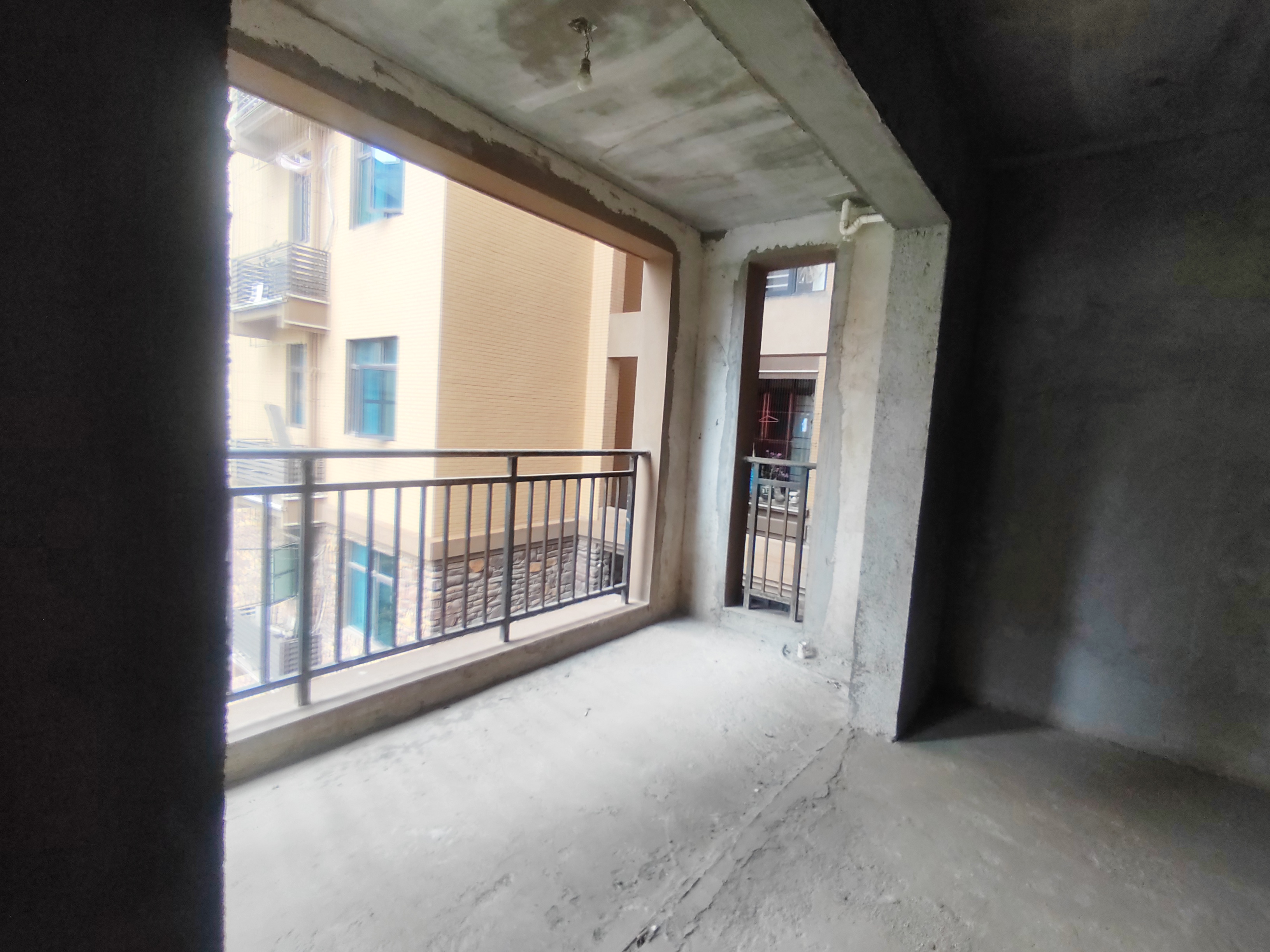 众一桂府 5室2厅2卫 69.8万 众一桂府 5室2厅2卫 69.8万客厅