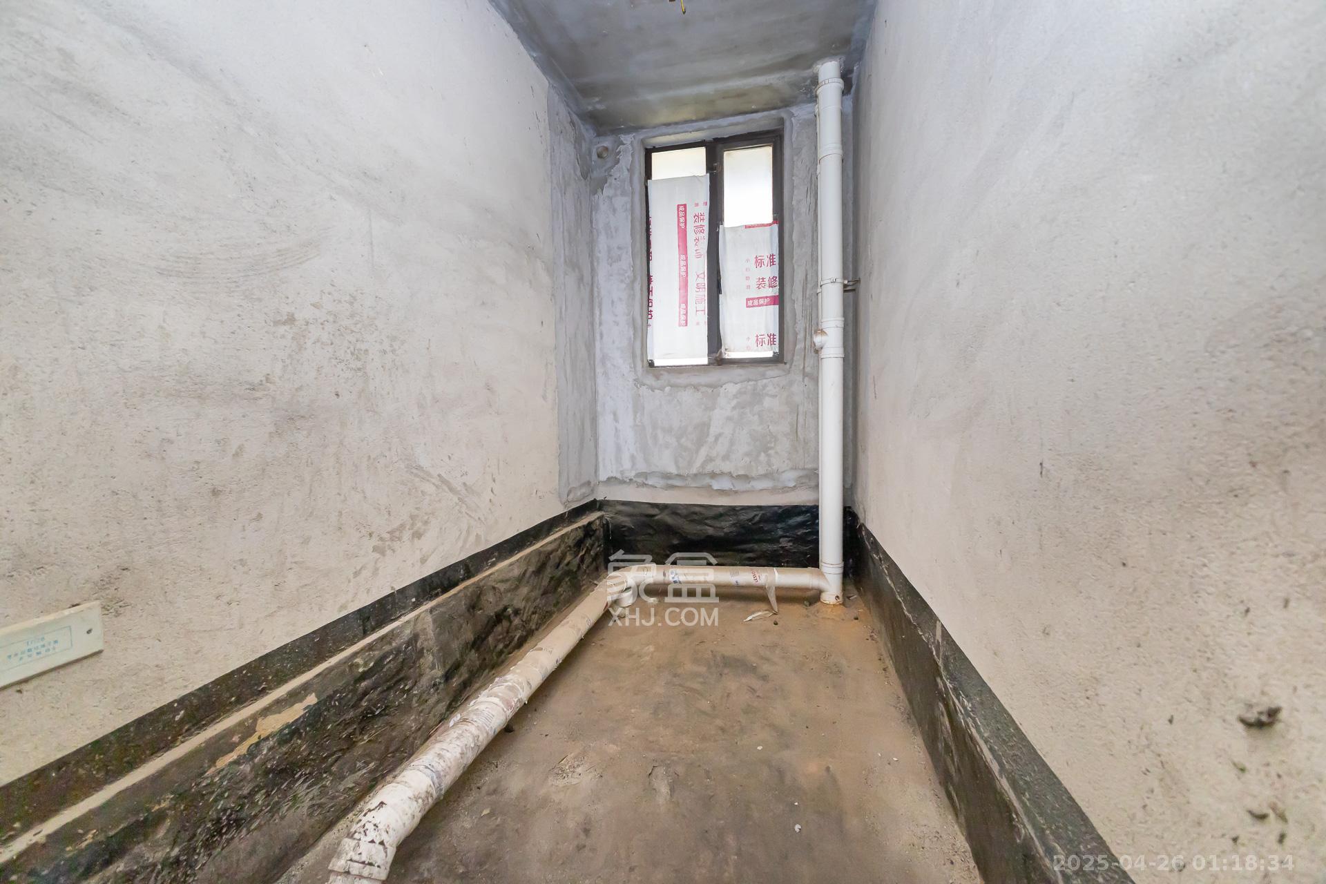 长燃新奥佳园 4室2厅2卫 95.0万 长燃新奥佳园 4室2厅2卫 95.0万卫生间