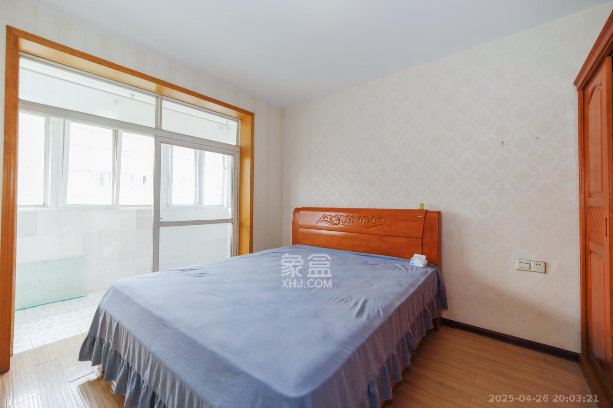 德馨园 5室2厅3卫 55.0万 德馨园 5室2厅3卫 55.0万卧室