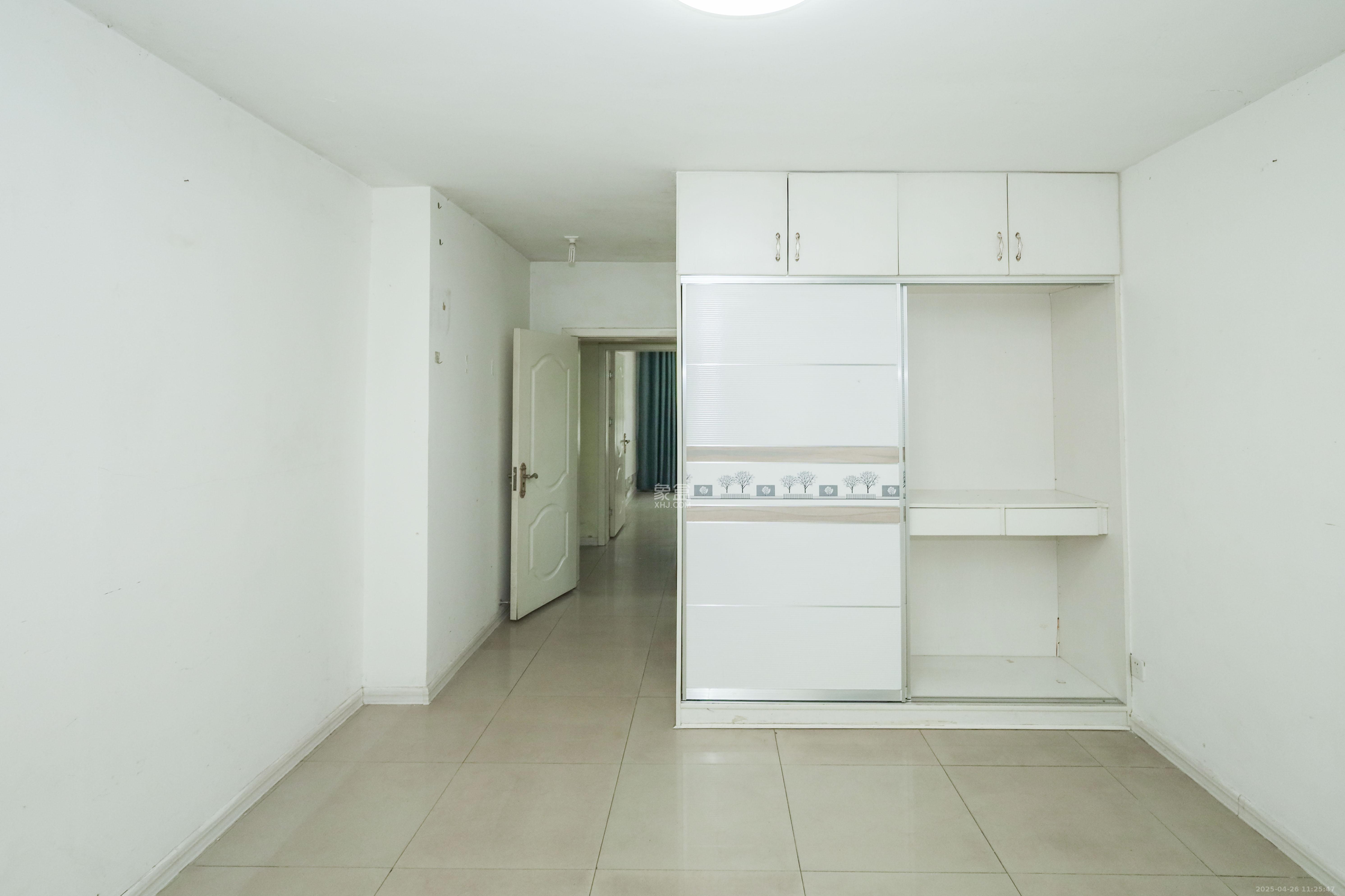 涉外花园  3室2厅2卫    85.0万卧室