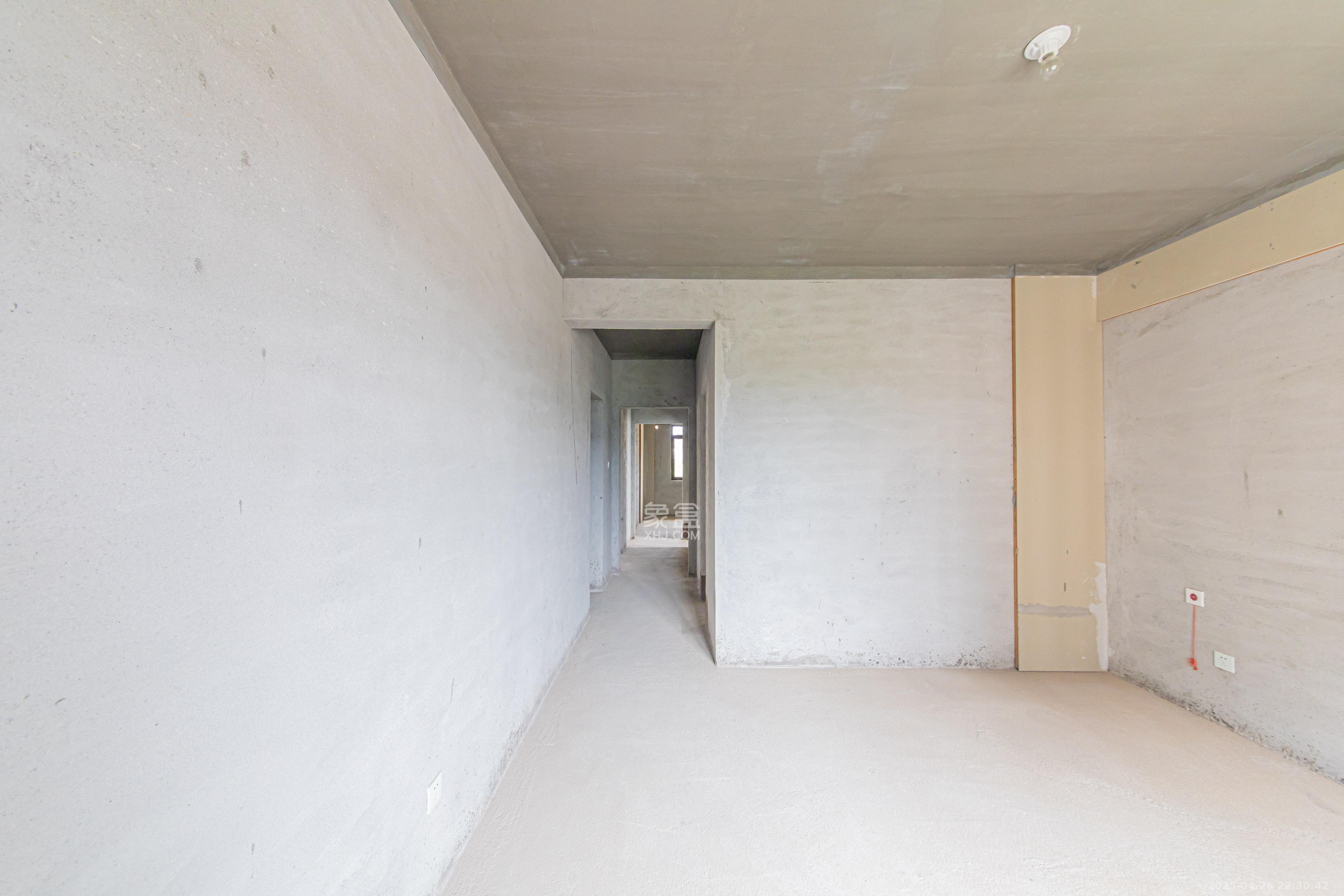 鑫远紫樾香山二期 4室2厅3卫 246.0万 鑫远紫樾香山二期 4室2厅3卫 246.0万卧室