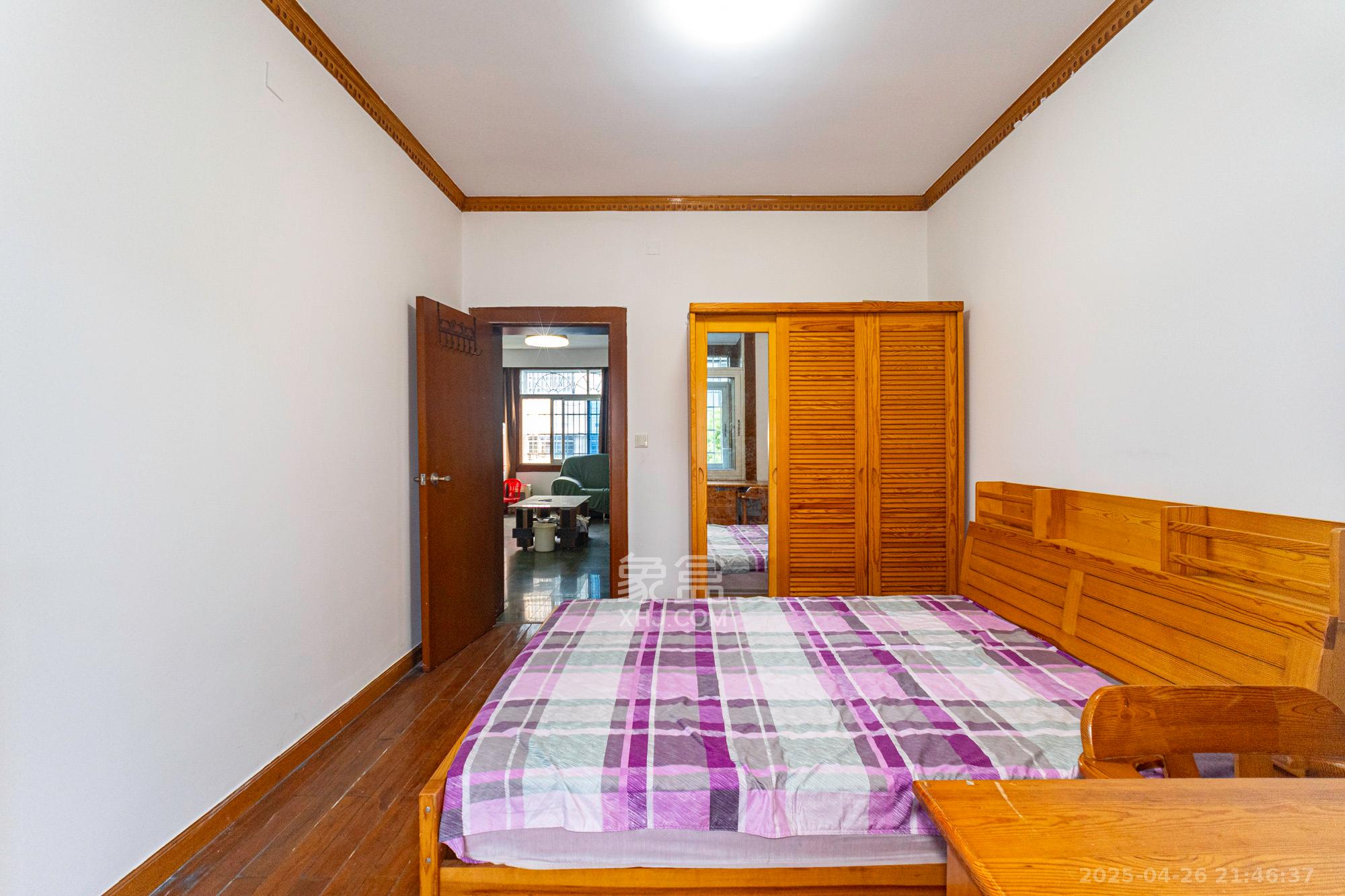 星邻东苑(工商局宿舍) 3室2厅2卫 60.0万 星邻东苑(工商局宿舍) 3室2厅2卫 60.0万卧室