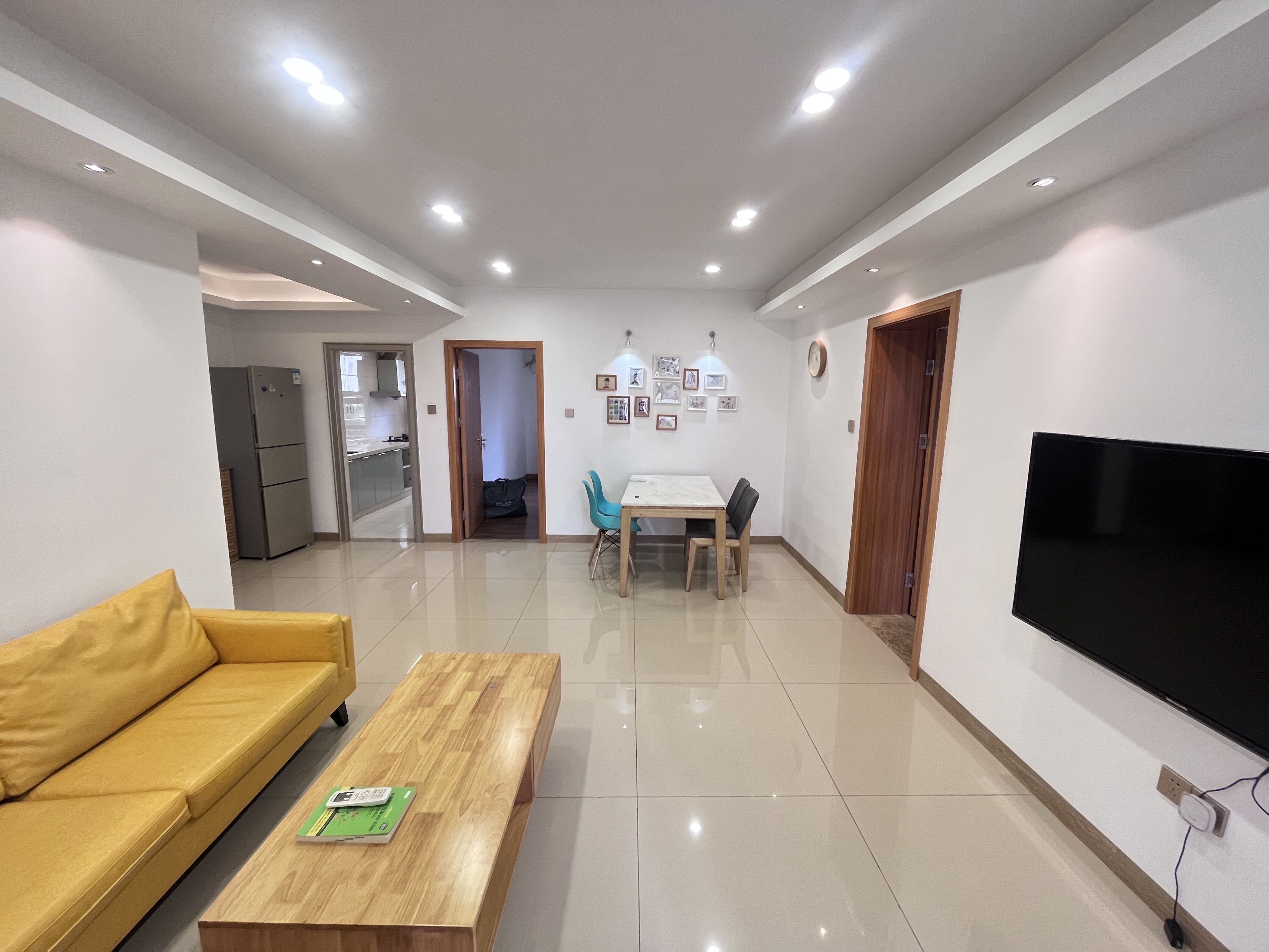 新宏基大厦 2室2厅1卫 3000.0元/月 新宏基大厦 2室2厅1卫 3000.0元/月室内图