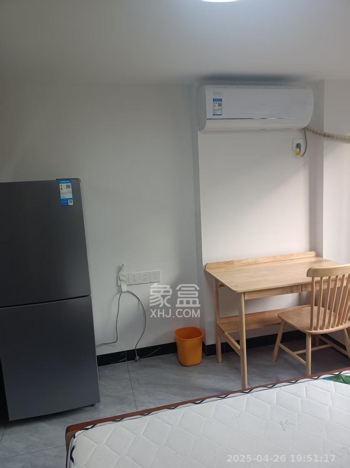龙湖铂金岛  1室1厅1卫   1500.00元/月室内图1