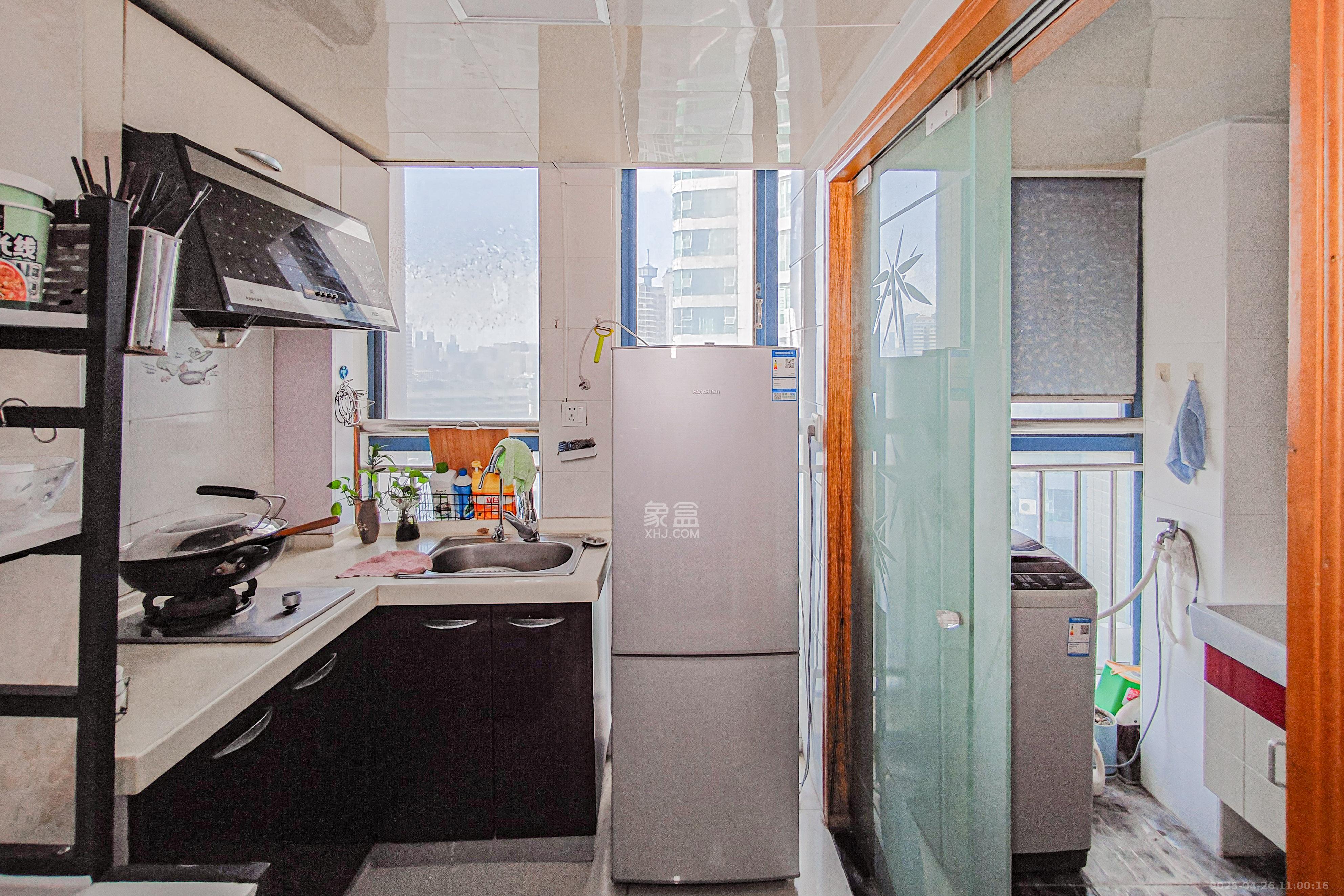 东一国际  1室1厅1卫    27.8万 东一国际  1室1厅1卫    27.8万厨房