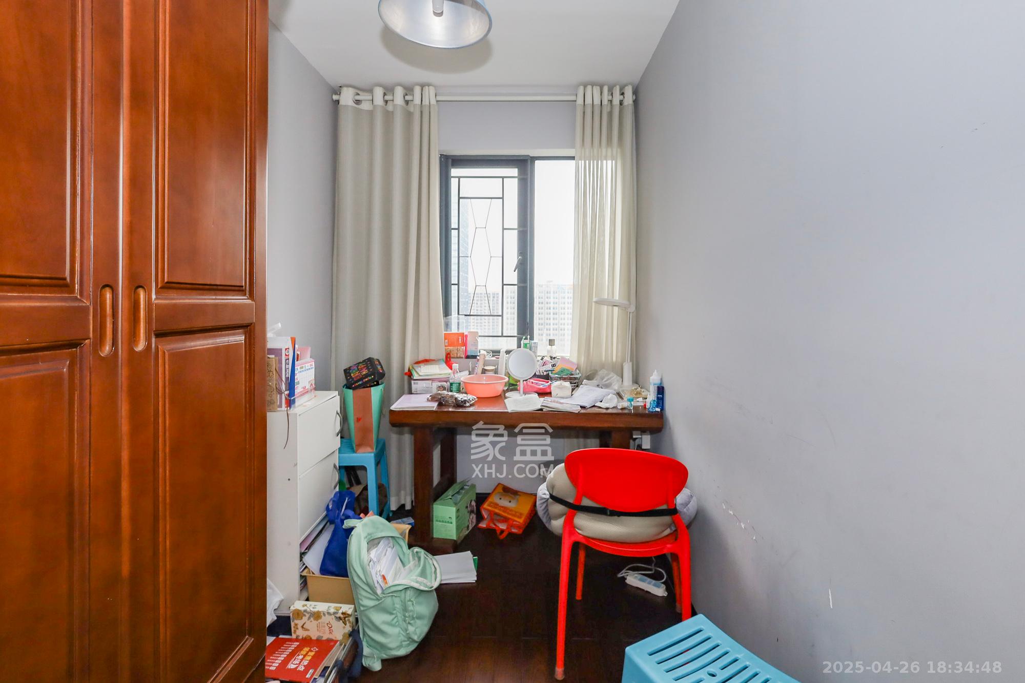 钰龙天下一期  4室2厅2卫    290.0万其他