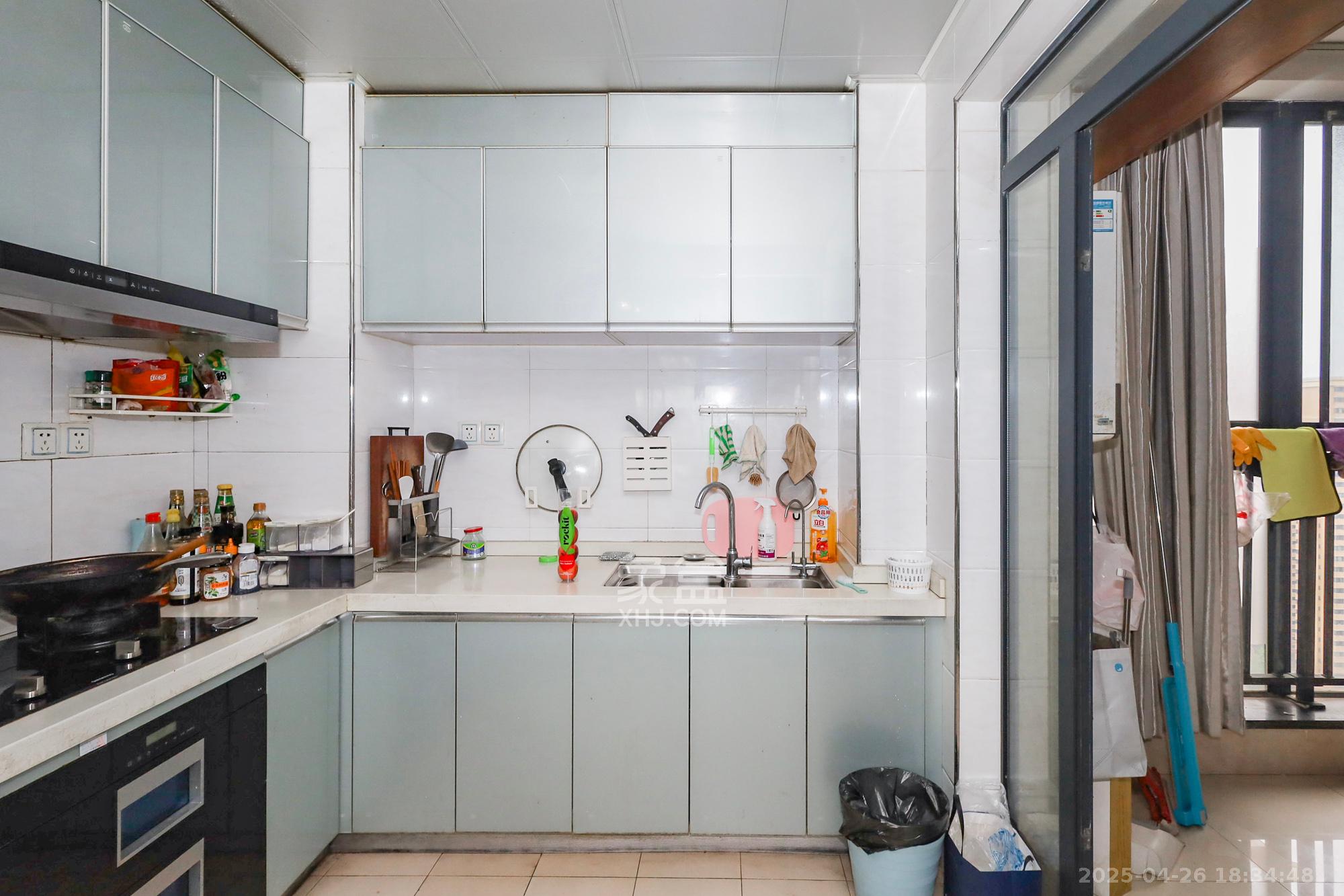 钰龙天下一期  4室2厅2卫    290.0万厨房