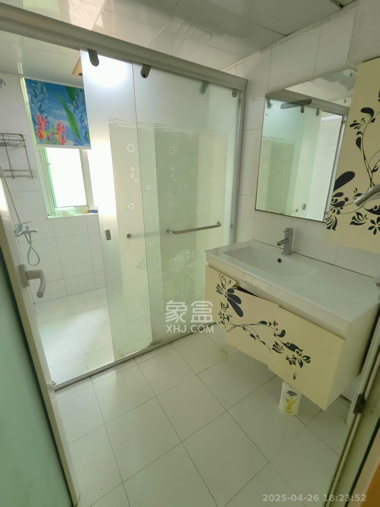 麓谷加州阳光  3室2厅1卫   2300.00元/月室内图