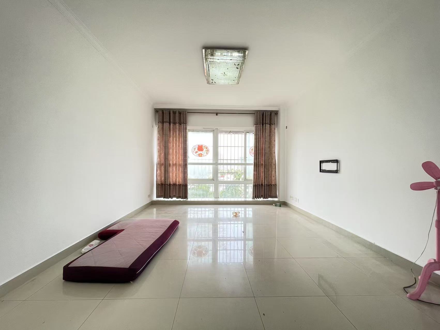 金达小区  3室2厅1卫    73.0万 金达小区  3室2厅1卫    73.0万客厅