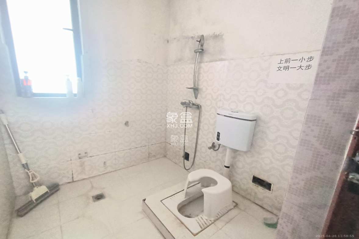 西山汇景一、二期 4室2厅2卫 4200.0元/月 西山汇景一、二期 4室2厅2卫 4200.0元/月室内图