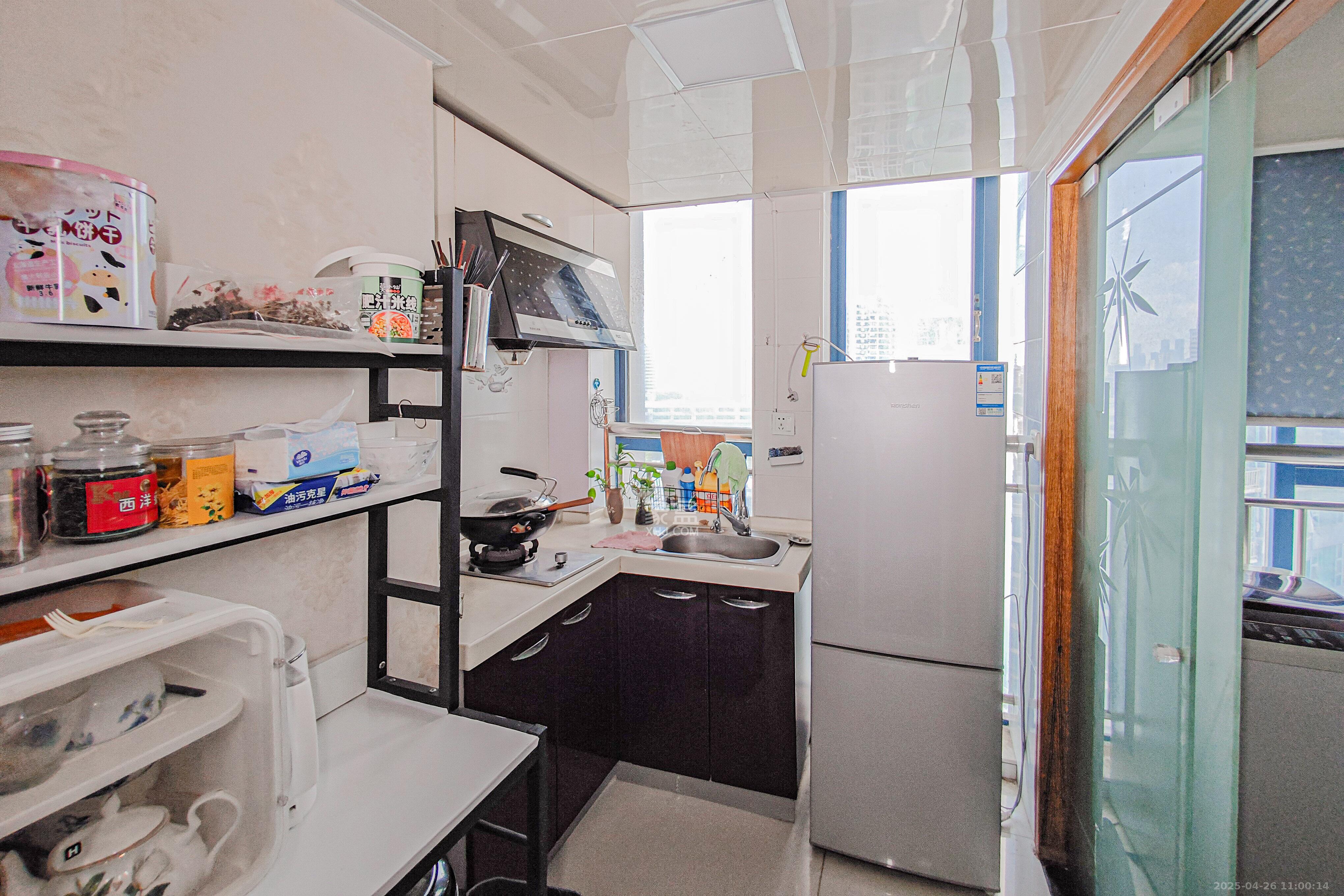 东一国际  1室1厅1卫    27.8万 东一国际  1室1厅1卫    27.8万厨房