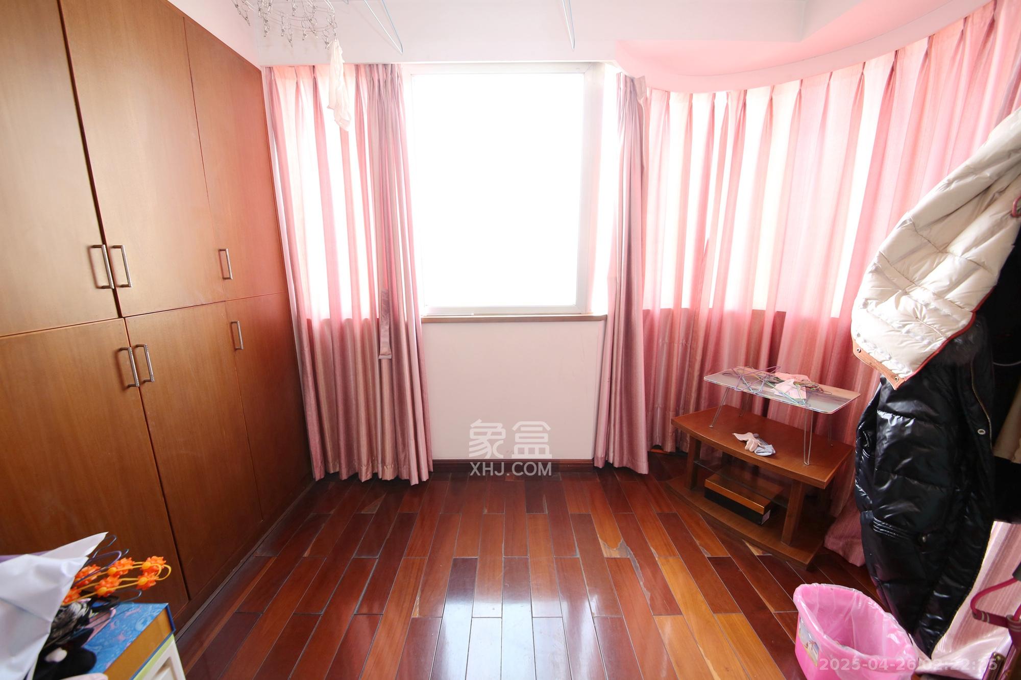 丰泉家园  4室2厅2卫   176.00万阳台