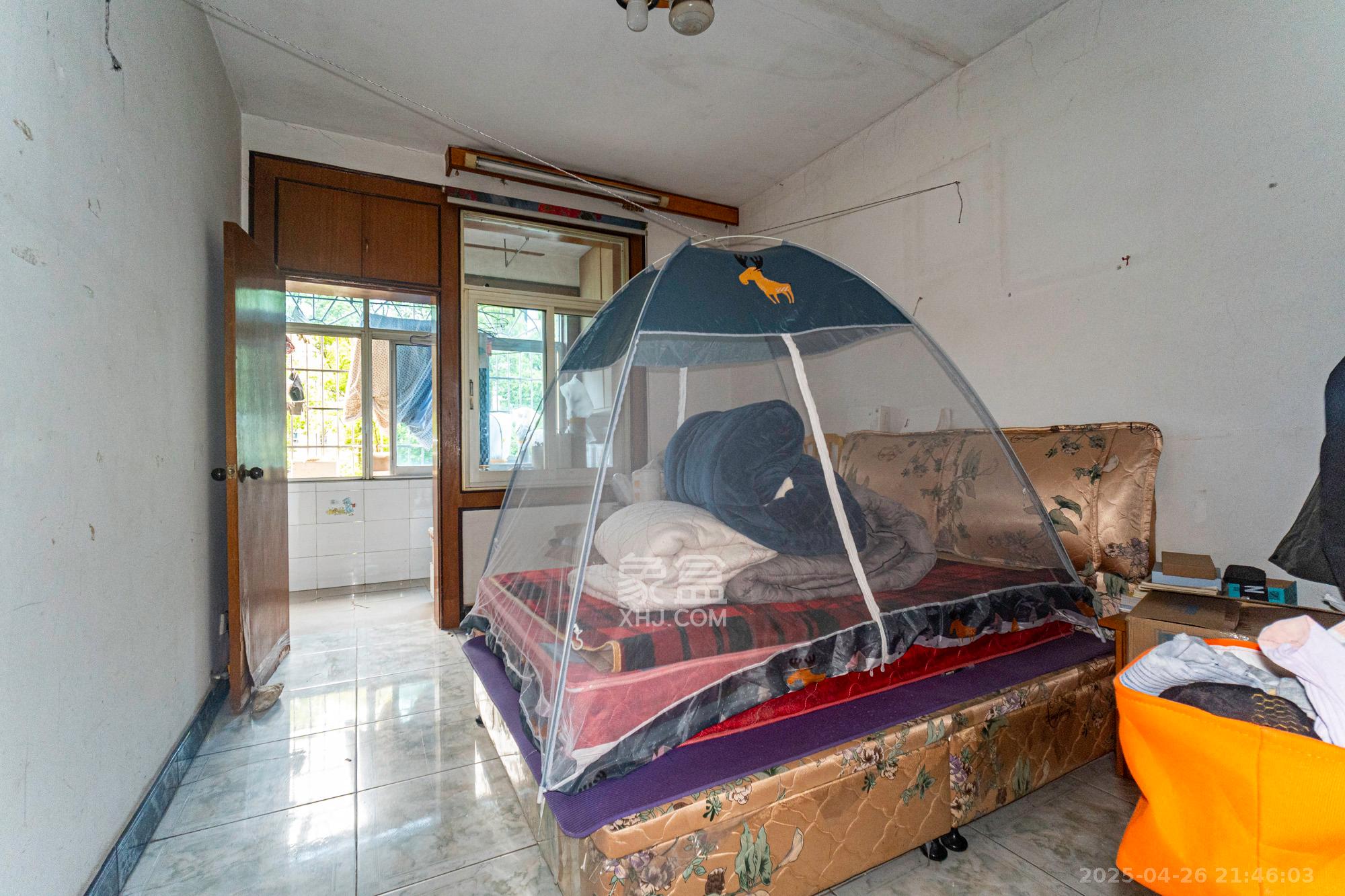 星邻东苑(工商局宿舍) 3室2厅1卫 68.00万 星邻东苑(工商局宿舍) 3室2厅1卫 68.00万卧室