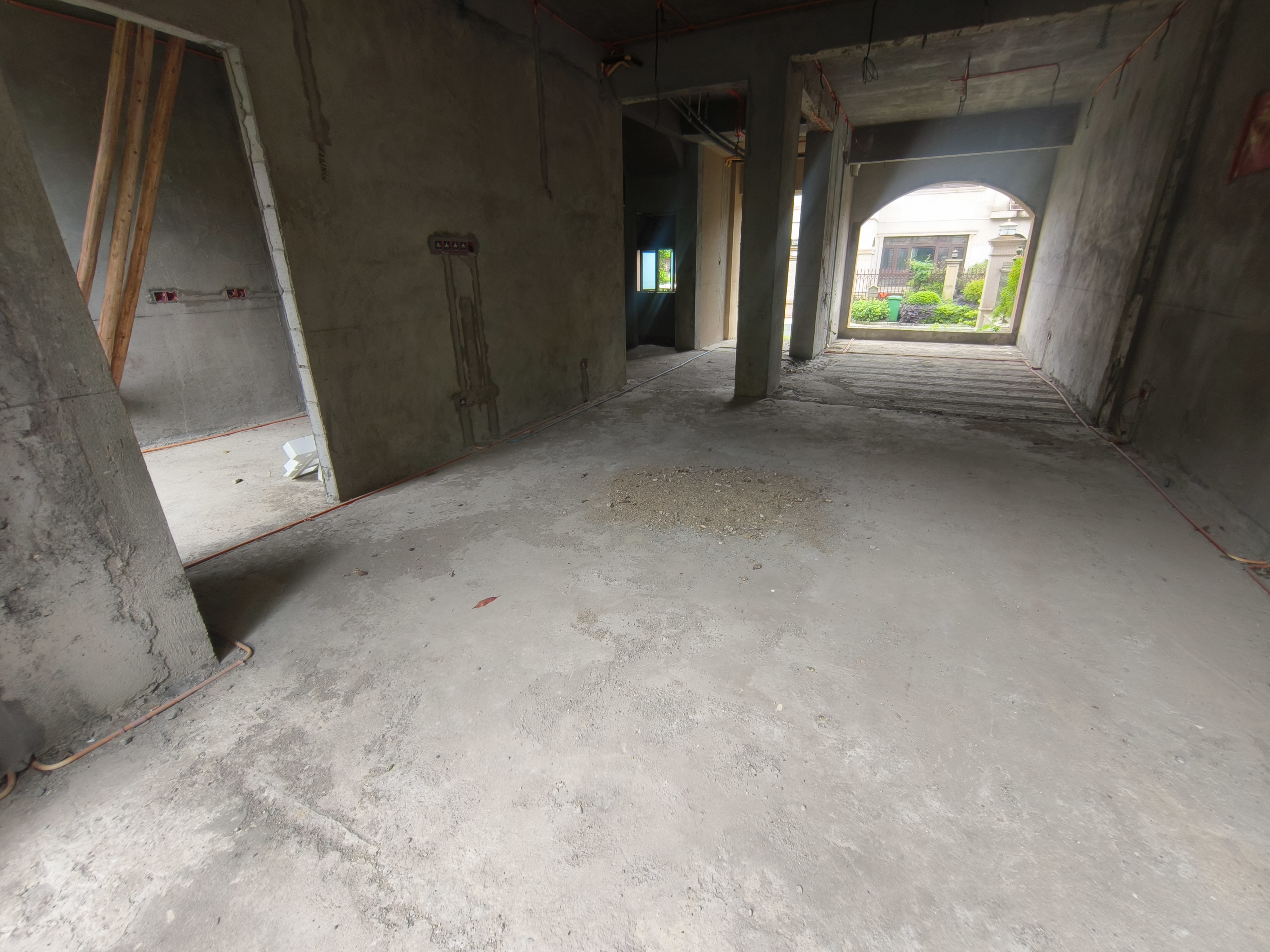 碧桂园  6室2厅4卫    220.0万 碧桂园  6室2厅4卫    220.0万室内图