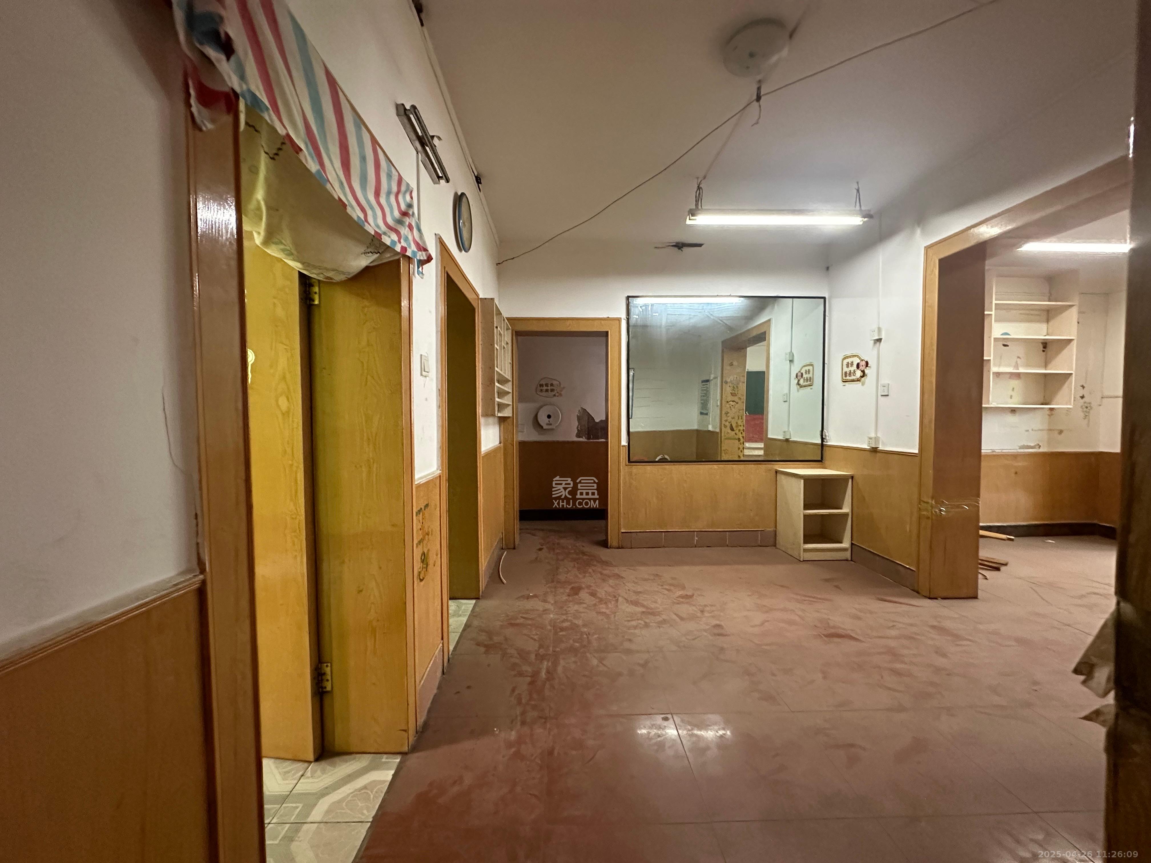 砂子塘小学宿舍 3室2厅1卫 2600.0元/月 砂子塘小学宿舍 3室2厅1卫 2600.0元/月室内图