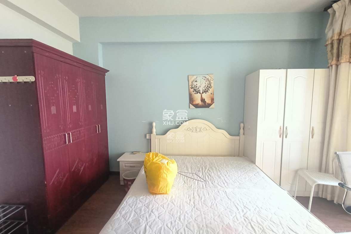 西山汇景一、二期 4室2厅2卫 4200.0元/月 西山汇景一、二期 4室2厅2卫 4200.0元/月室内图