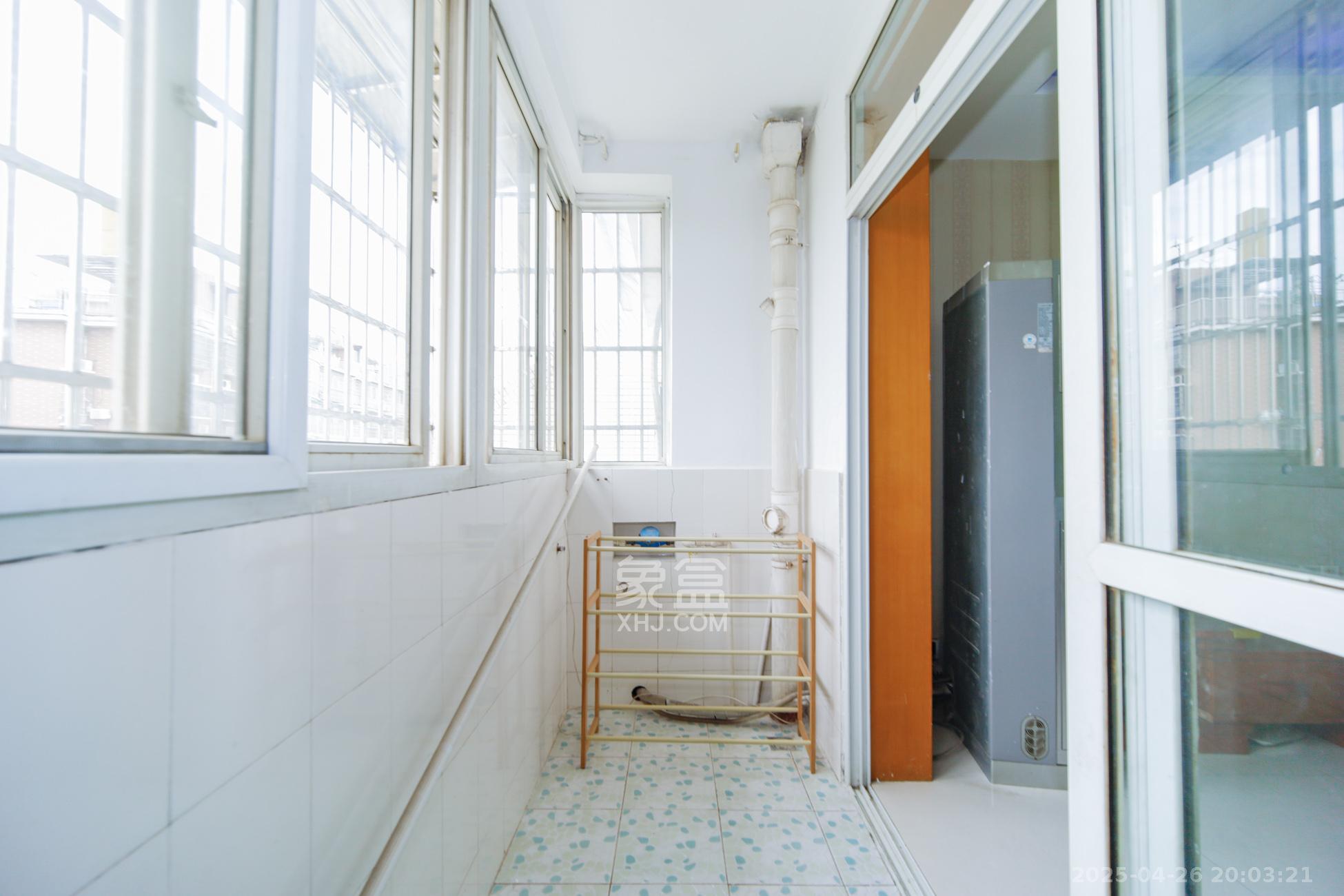 德馨园 5室2厅3卫 55.0万 德馨园 5室2厅3卫 55.0万阳台