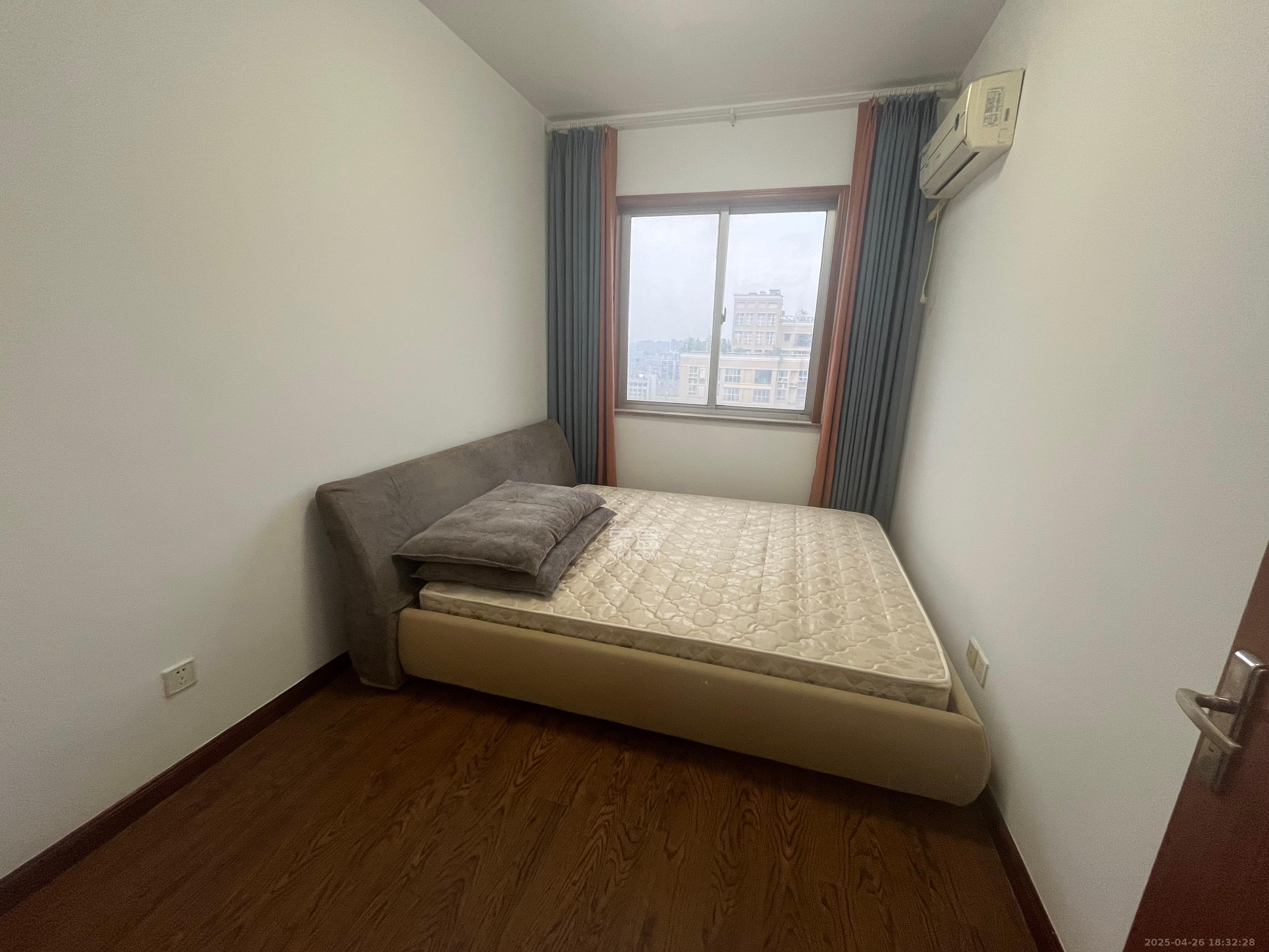 上河国际B座  2室2厅1卫   2200.00元/月室内图