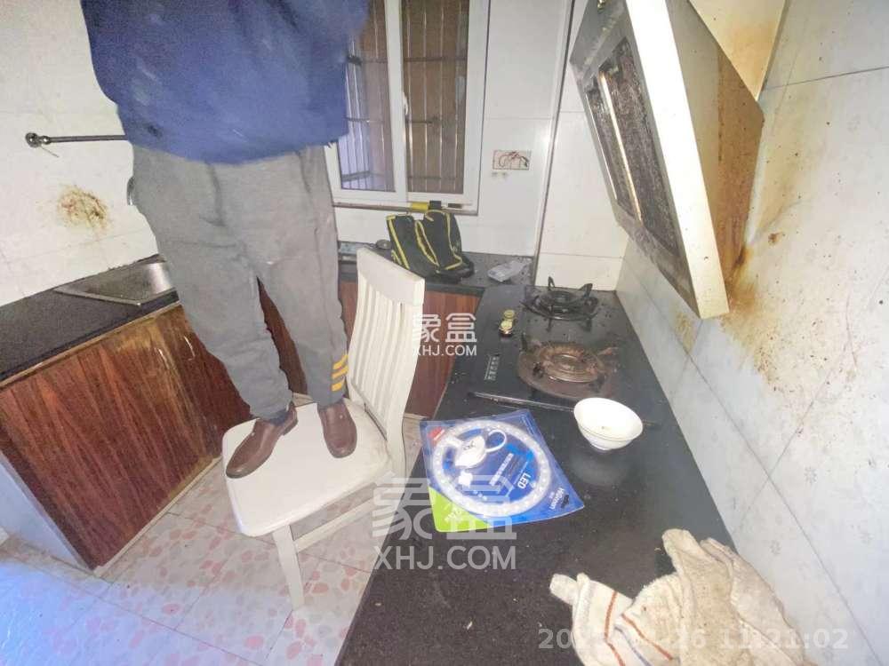 湖湘林语一期  3室2厅1卫   700.00元/月室内图
