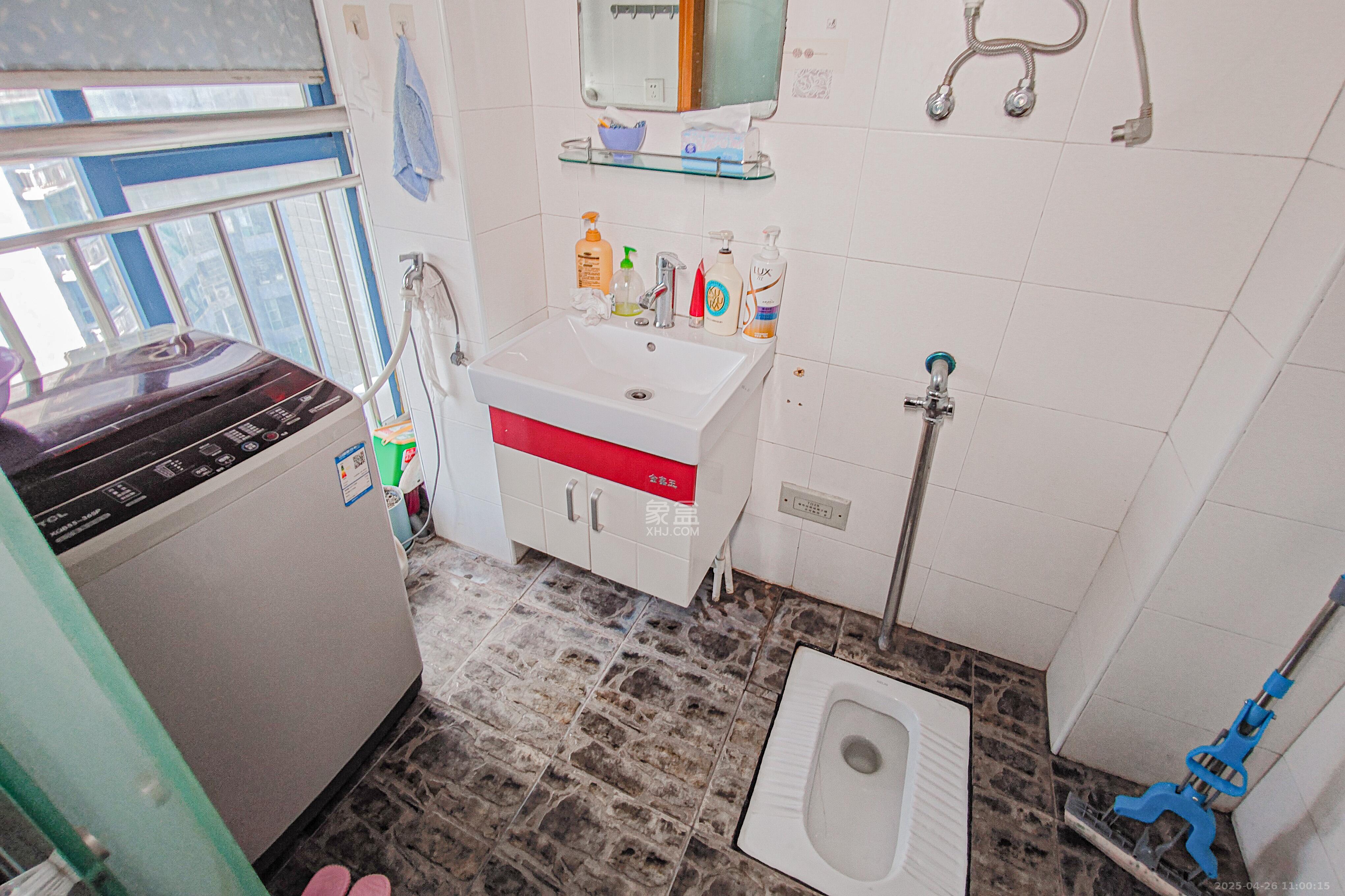 东一国际  1室1厅1卫    27.8万 东一国际  1室1厅1卫    27.8万卫生间