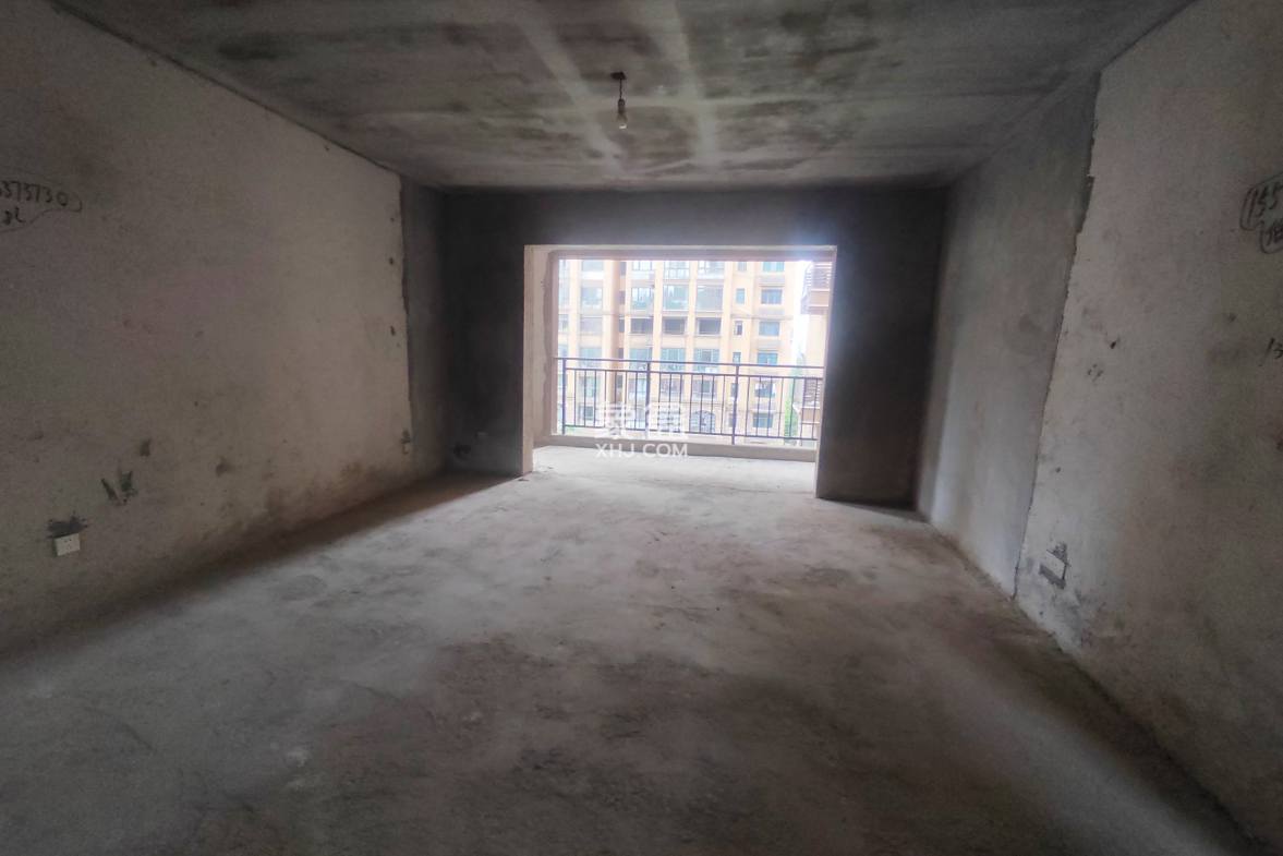 众一桂府 5室2厅2卫 69.8万 众一桂府 5室2厅2卫 69.8万客厅