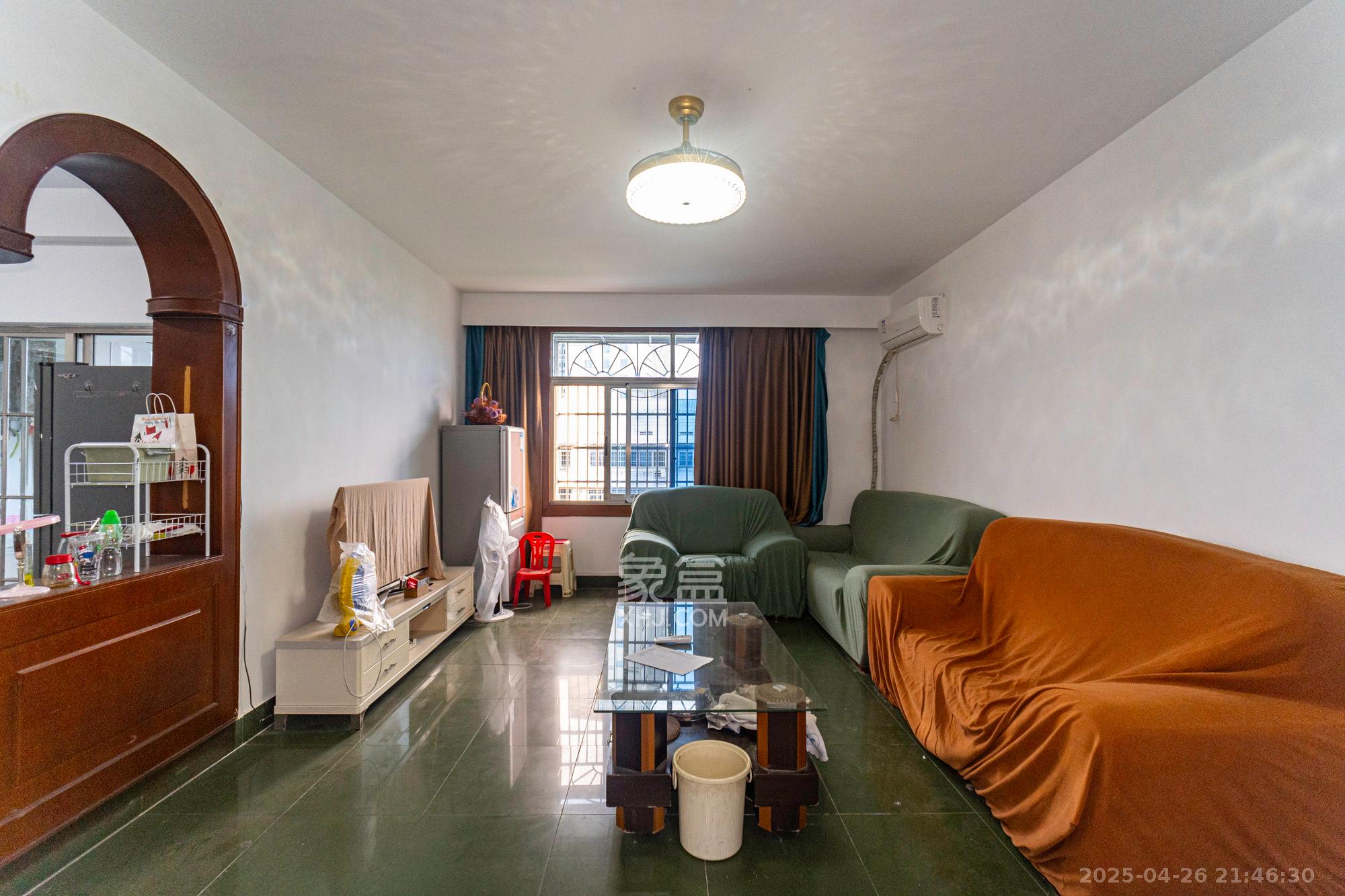 星邻东苑(工商局宿舍) 3室2厅2卫 60.0万 星邻东苑(工商局宿舍) 3室2厅2卫 60.0万客厅