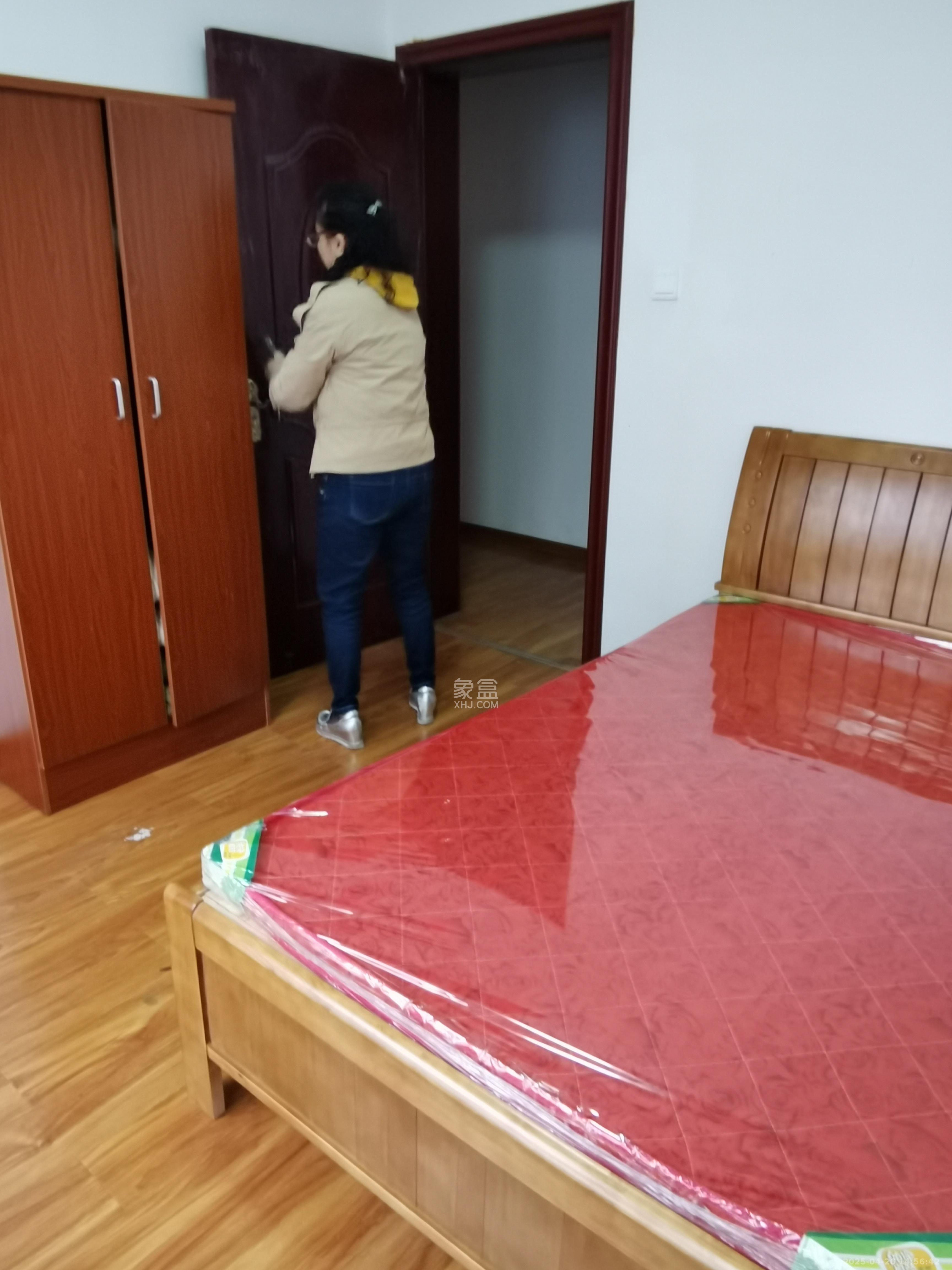 北辰中央公园B区  4室2厅2卫   2000.00元/月室内图