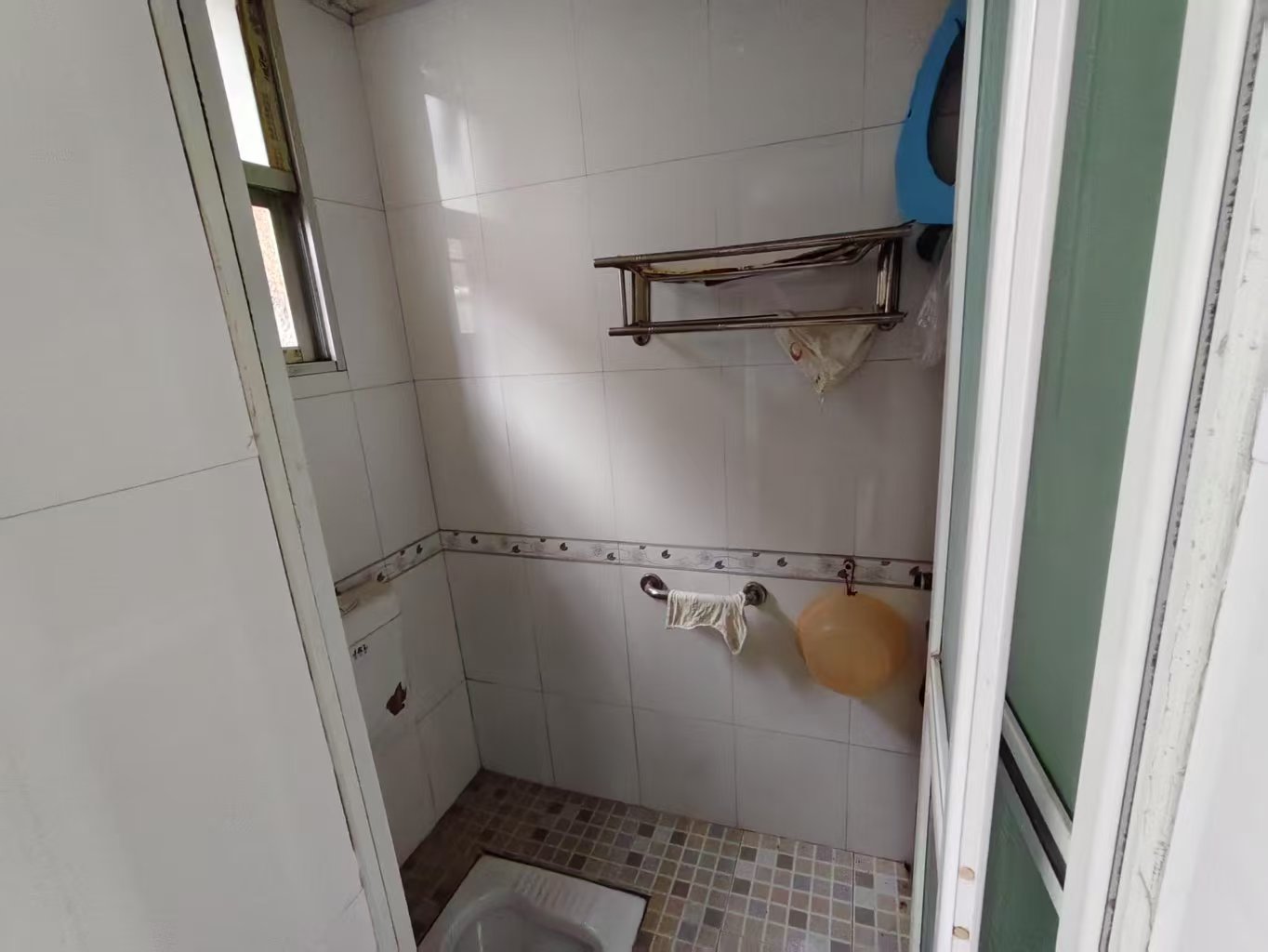 市煤炭局家属楼  3室1厅1卫    27.8万客厅