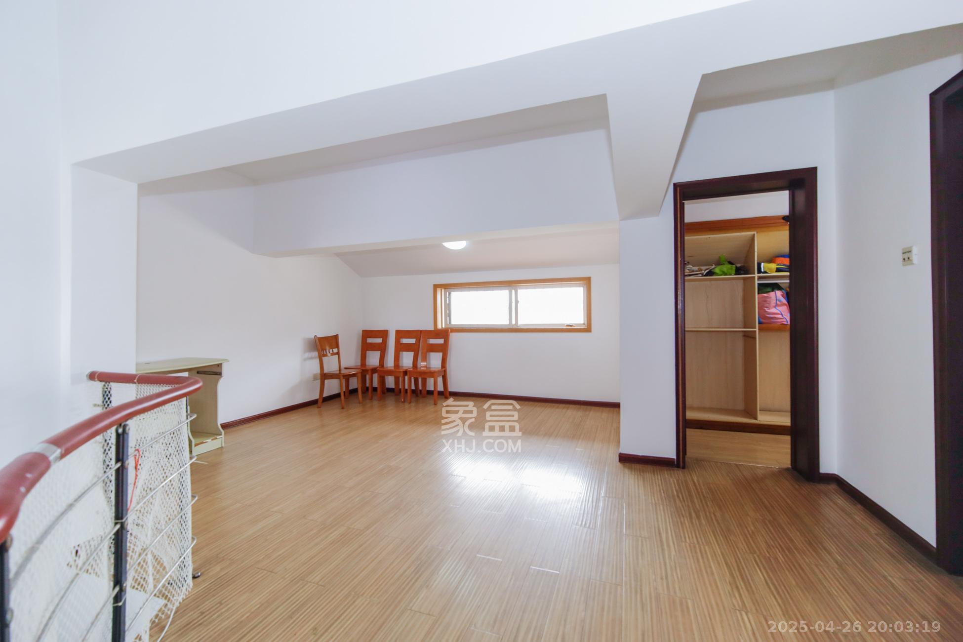 德馨园 5室2厅3卫 55.0万 德馨园 5室2厅3卫 55.0万客厅