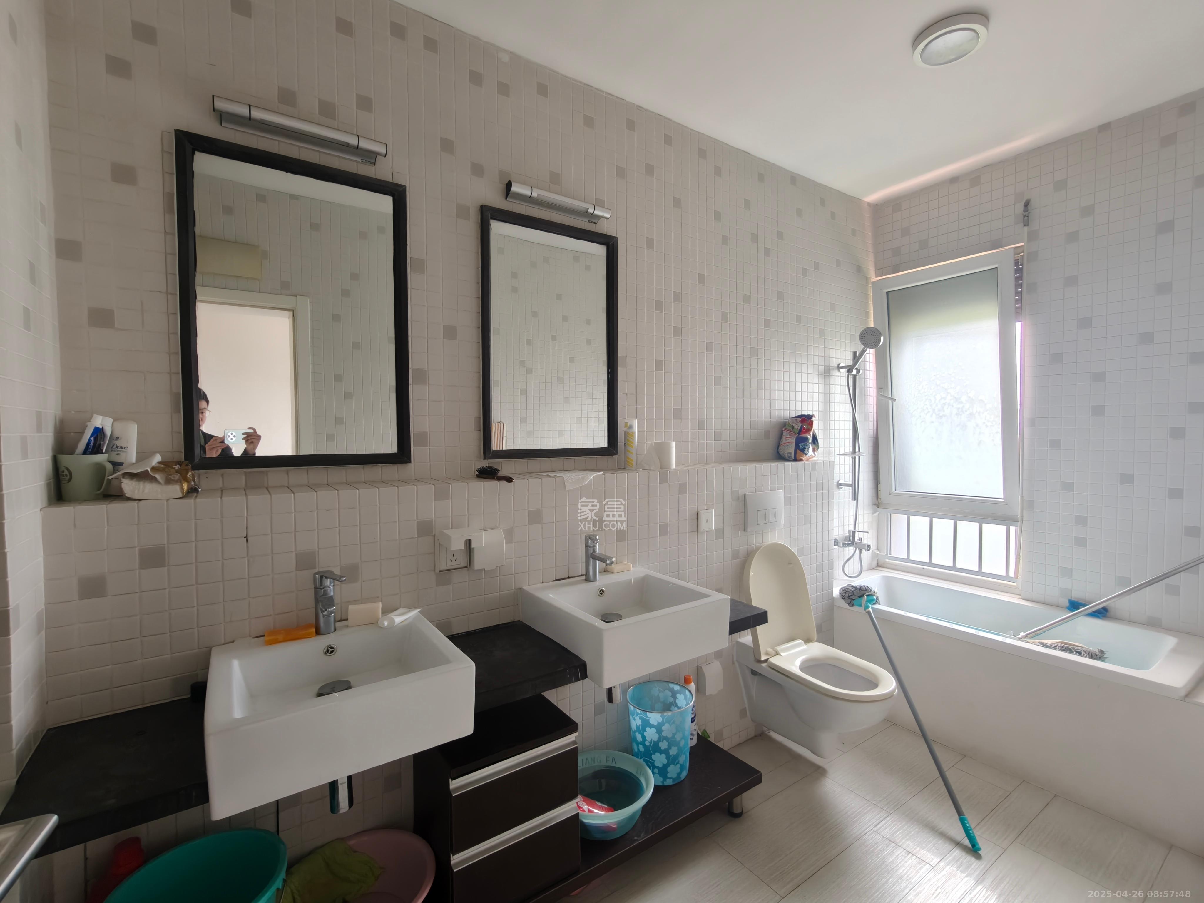 万国城(当代满庭春MOMA)一期 4室1厅2卫 4800.0元/月 万国城(当代满庭春MOMA)一期 4室1厅2卫 4800.0元/月室内图