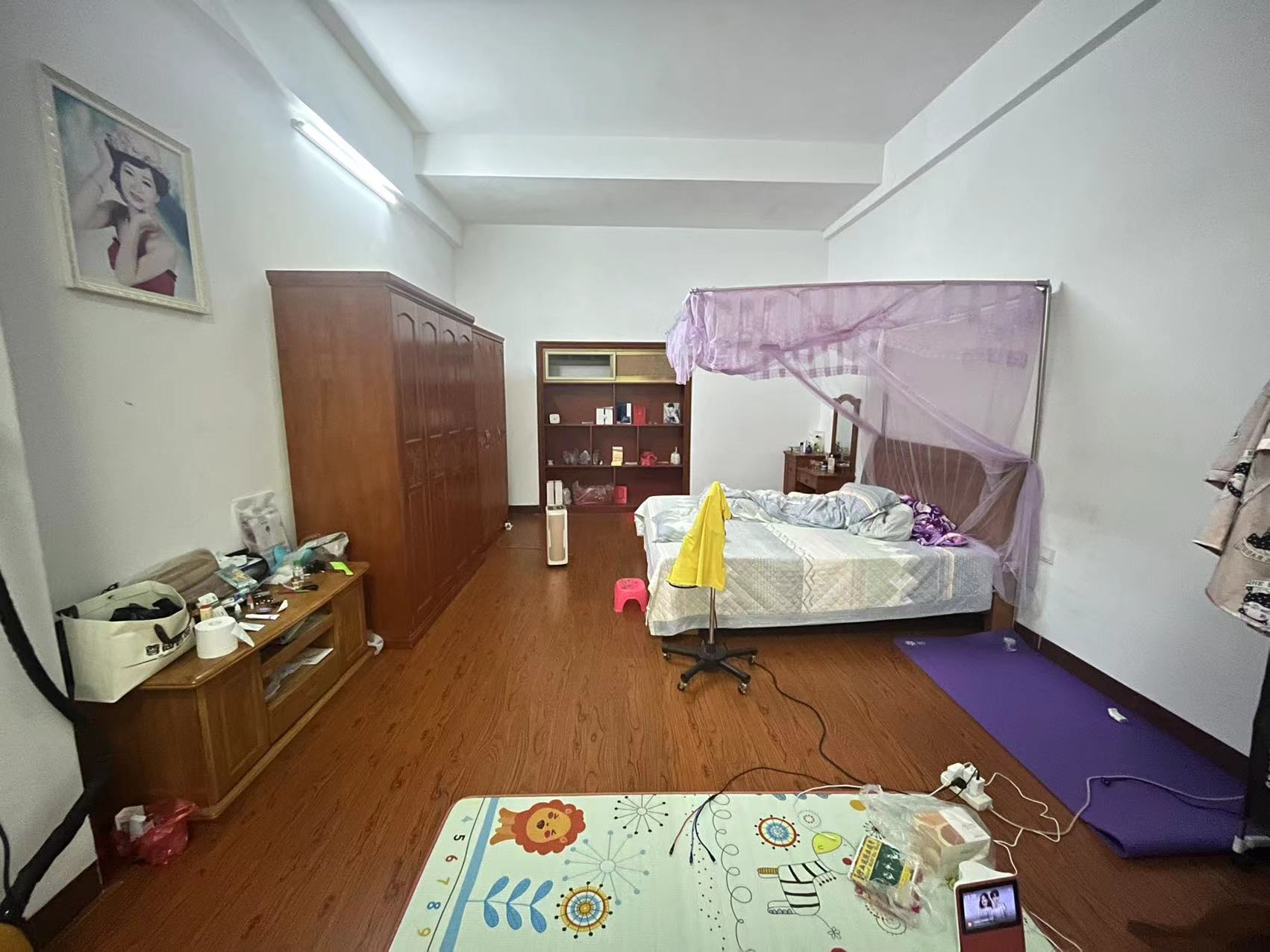 金椰大厦 5室2厅1卫 200.0万 金椰大厦 5室2厅1卫 200.0万客厅