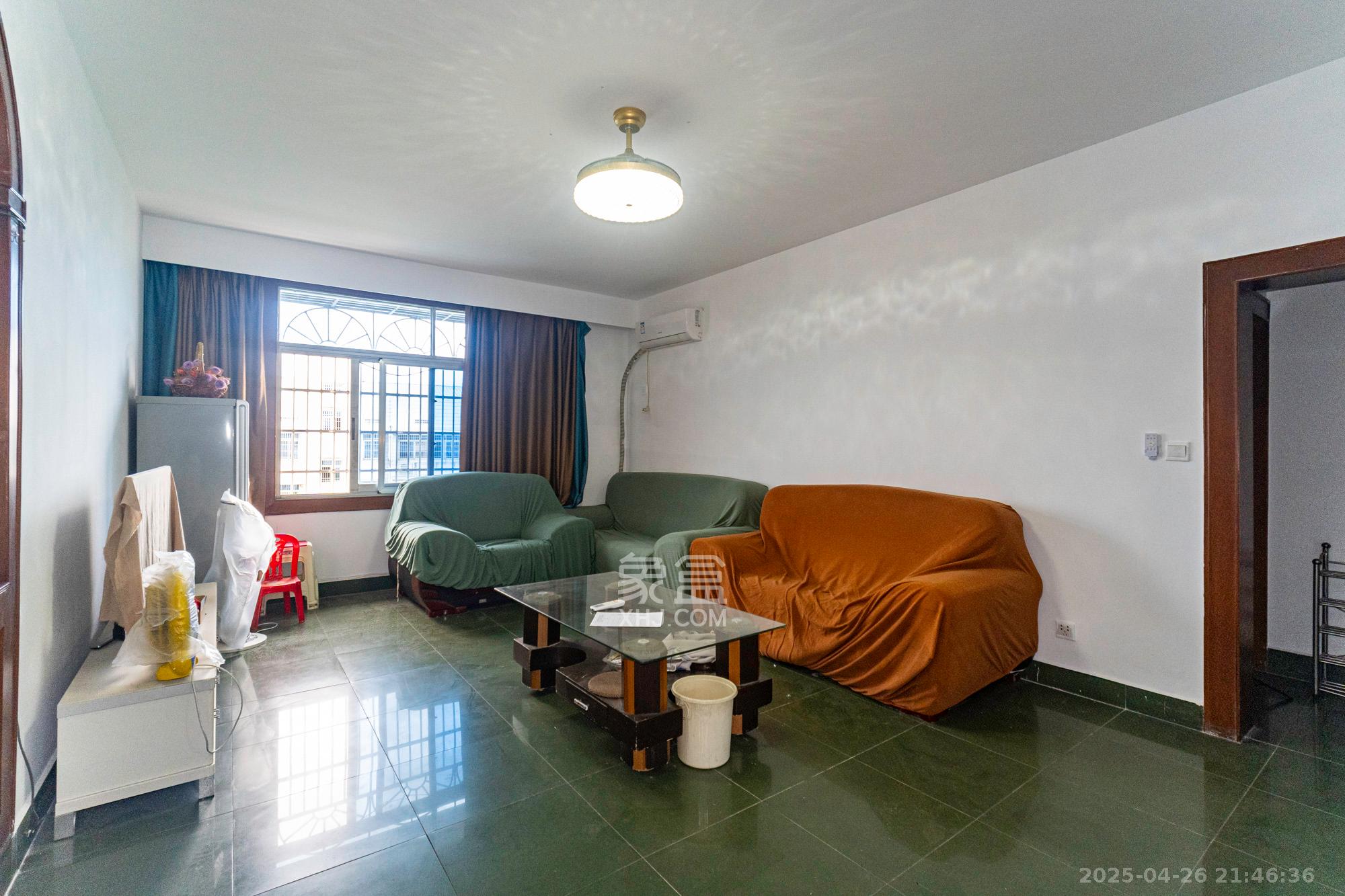 星邻东苑(工商局宿舍) 3室2厅2卫 60.0万 星邻东苑(工商局宿舍) 3室2厅2卫 60.0万客厅