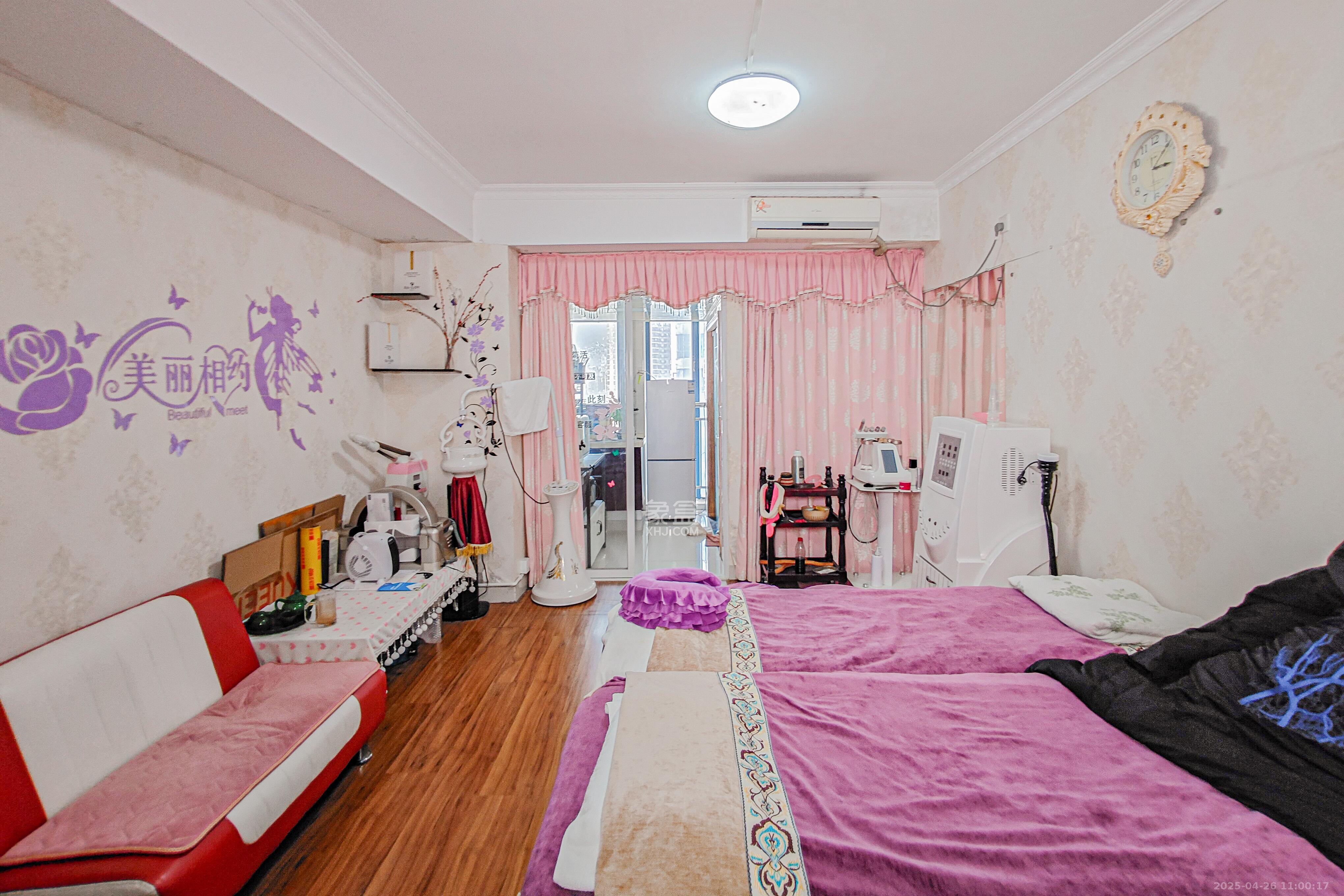 东一国际  1室1厅1卫    27.8万 东一国际  1室1厅1卫    27.8万卧室