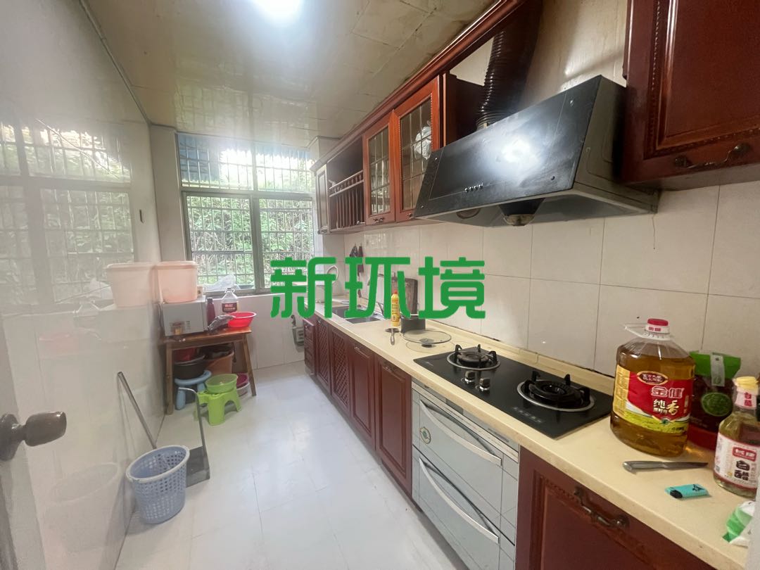 福源小区  3室2厅1卫   42.80万客厅