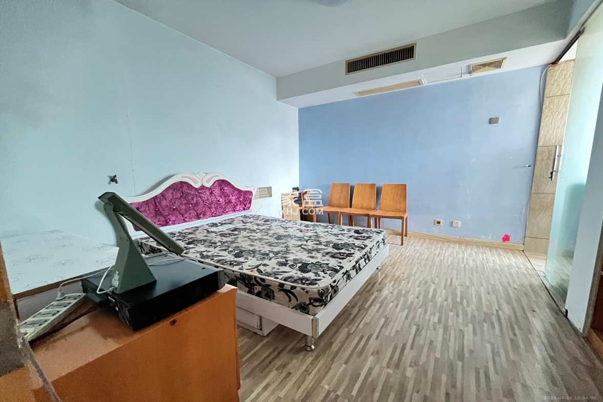 仰天湖省送变电宿舍  3室2厅2卫    3600.0元/月 仰天湖省送变电宿舍  3室2厅2卫    3600.0元/月室内图