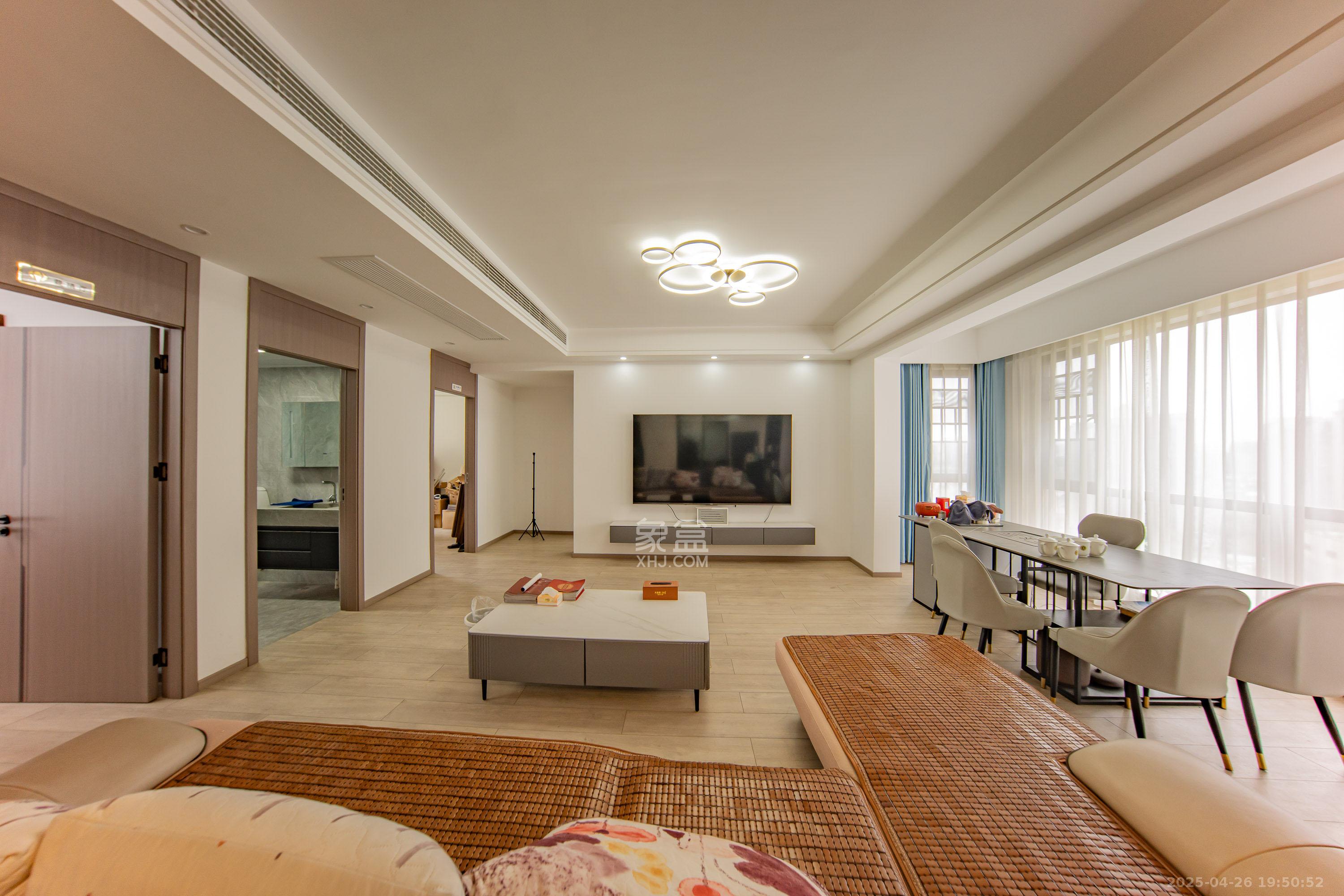 建投象山国际  4室2厅2卫    186.0万客厅