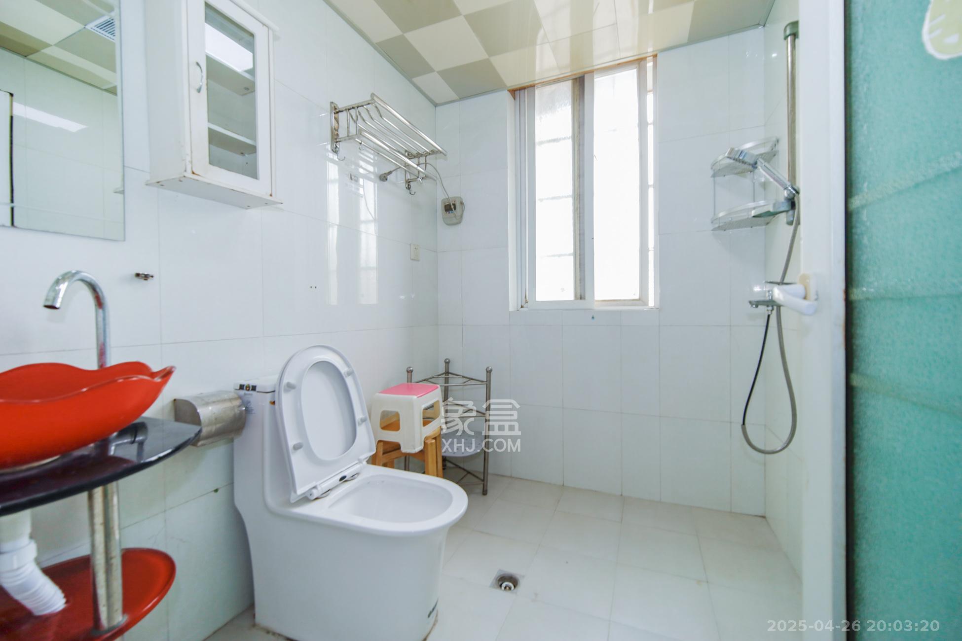 德馨园 5室2厅3卫 55.0万 德馨园 5室2厅3卫 55.0万卫生间