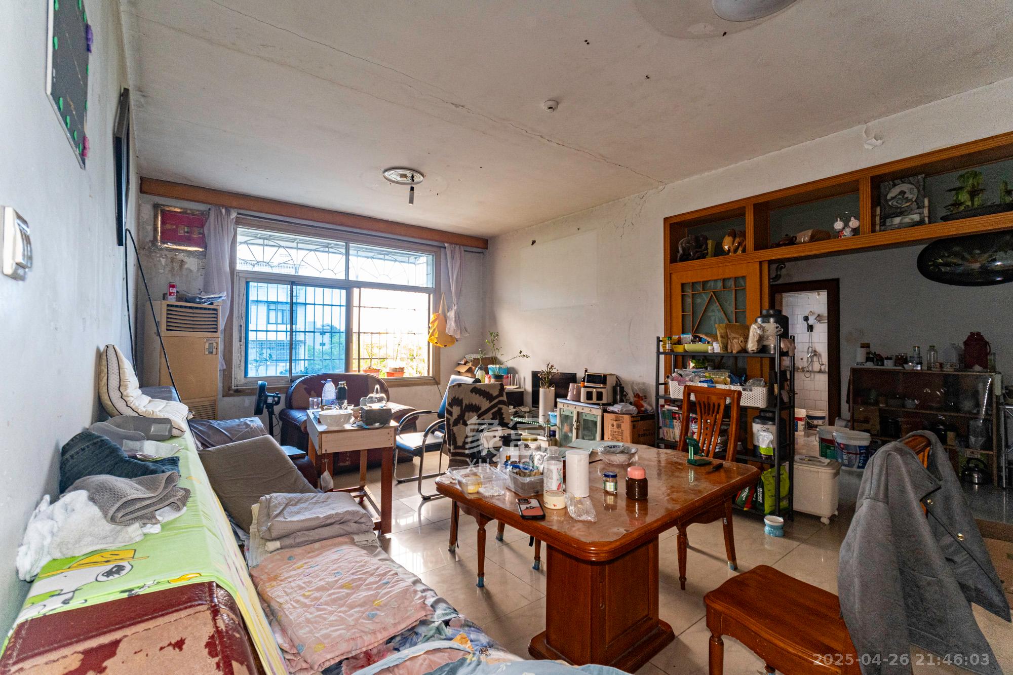 星邻东苑(工商局宿舍) 3室2厅1卫 68.00万 星邻东苑(工商局宿舍) 3室2厅1卫 68.00万客厅