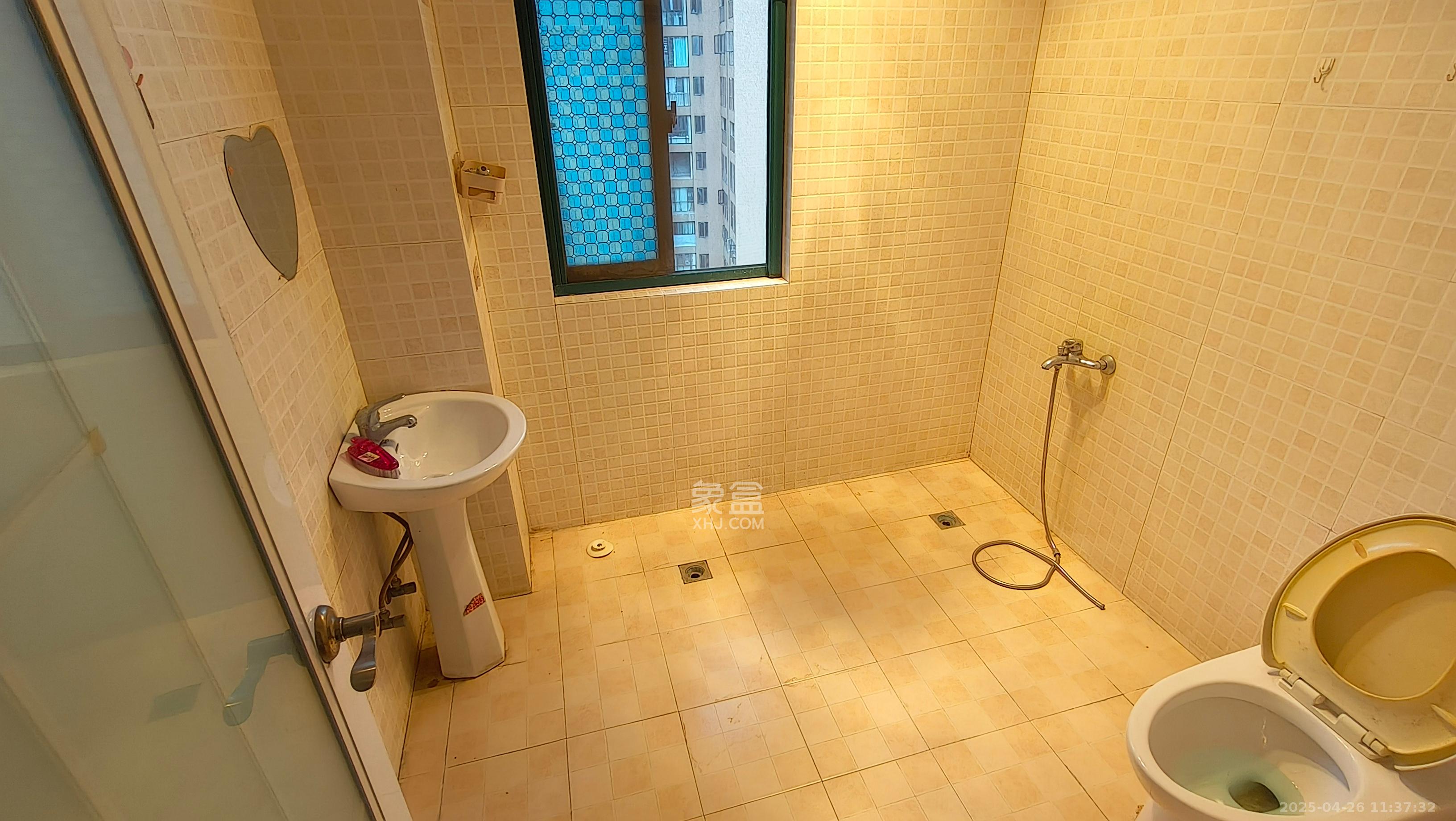 中江国际花城 3室2厅2卫 2500.0元/月 中江国际花城 3室2厅2卫 2500.0元/月室内图