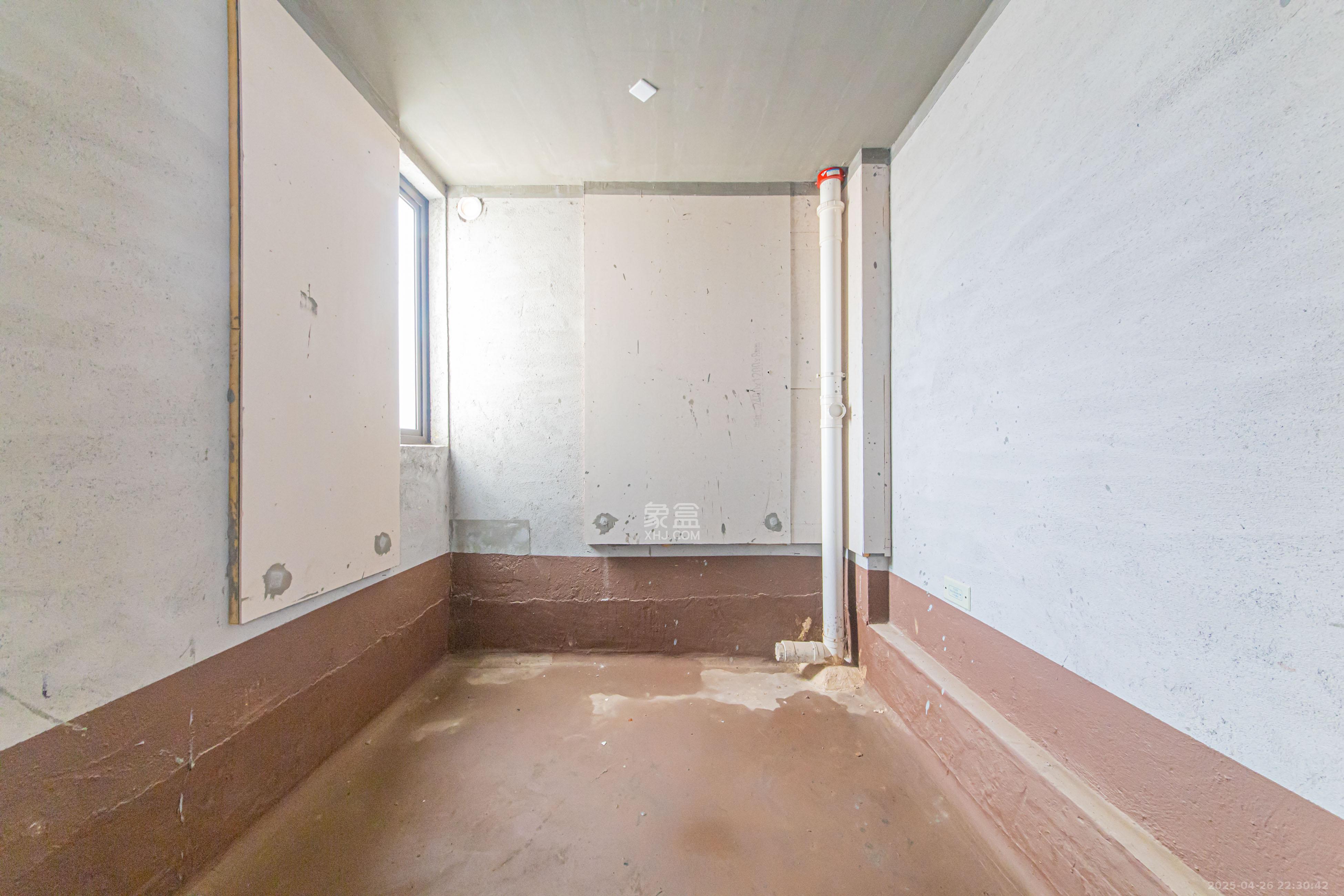 鑫远紫樾香山二期 4室2厅3卫 246.0万 鑫远紫樾香山二期 4室2厅3卫 246.0万卫生间