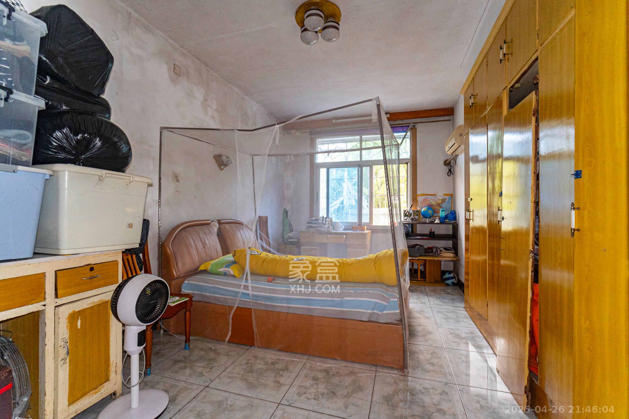 星邻东苑(工商局宿舍) 3室2厅1卫 68.00万 星邻东苑(工商局宿舍) 3室2厅1卫 68.00万卧室