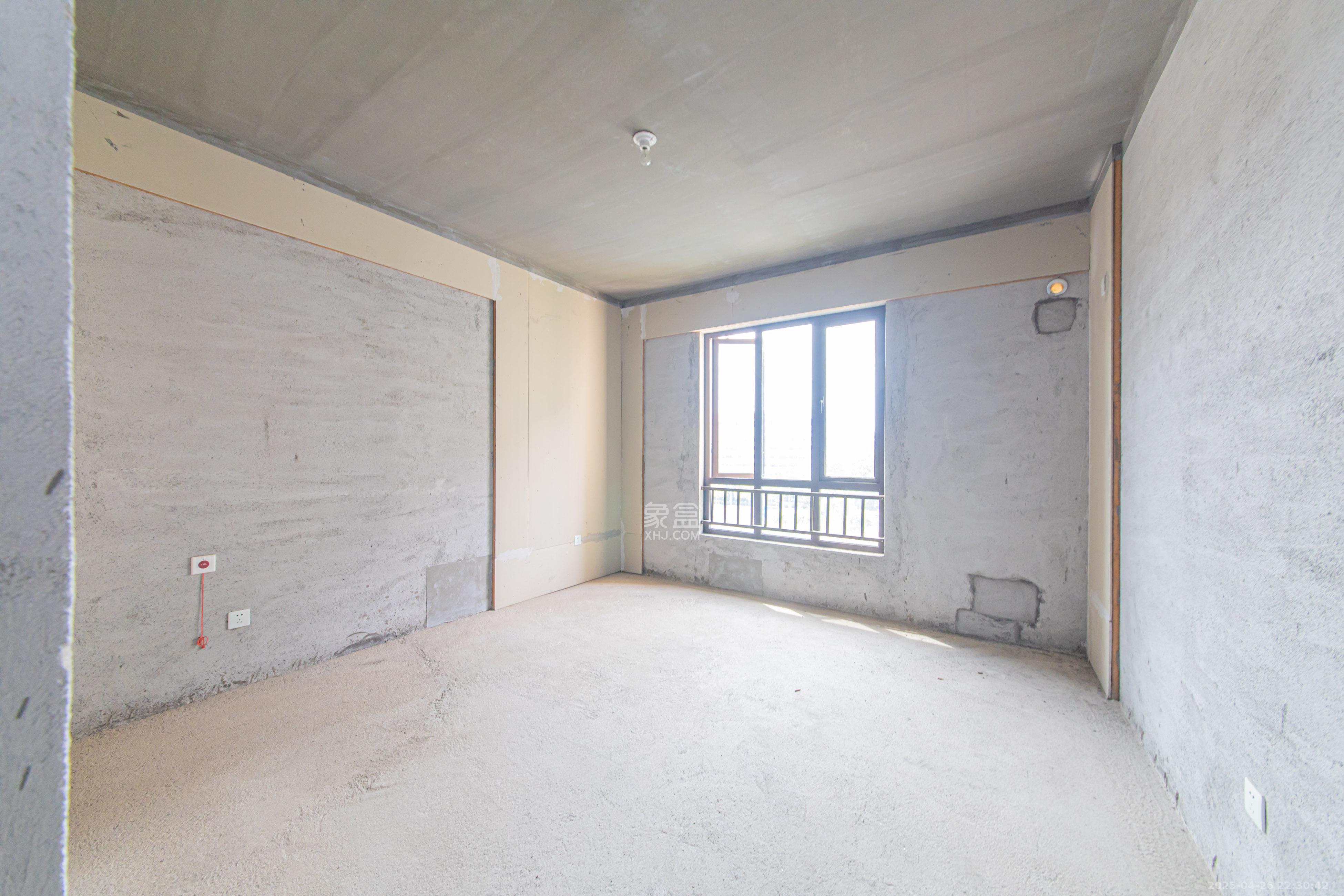 鑫远紫樾香山二期 4室2厅3卫 246.0万 鑫远紫樾香山二期 4室2厅3卫 246.0万卧室