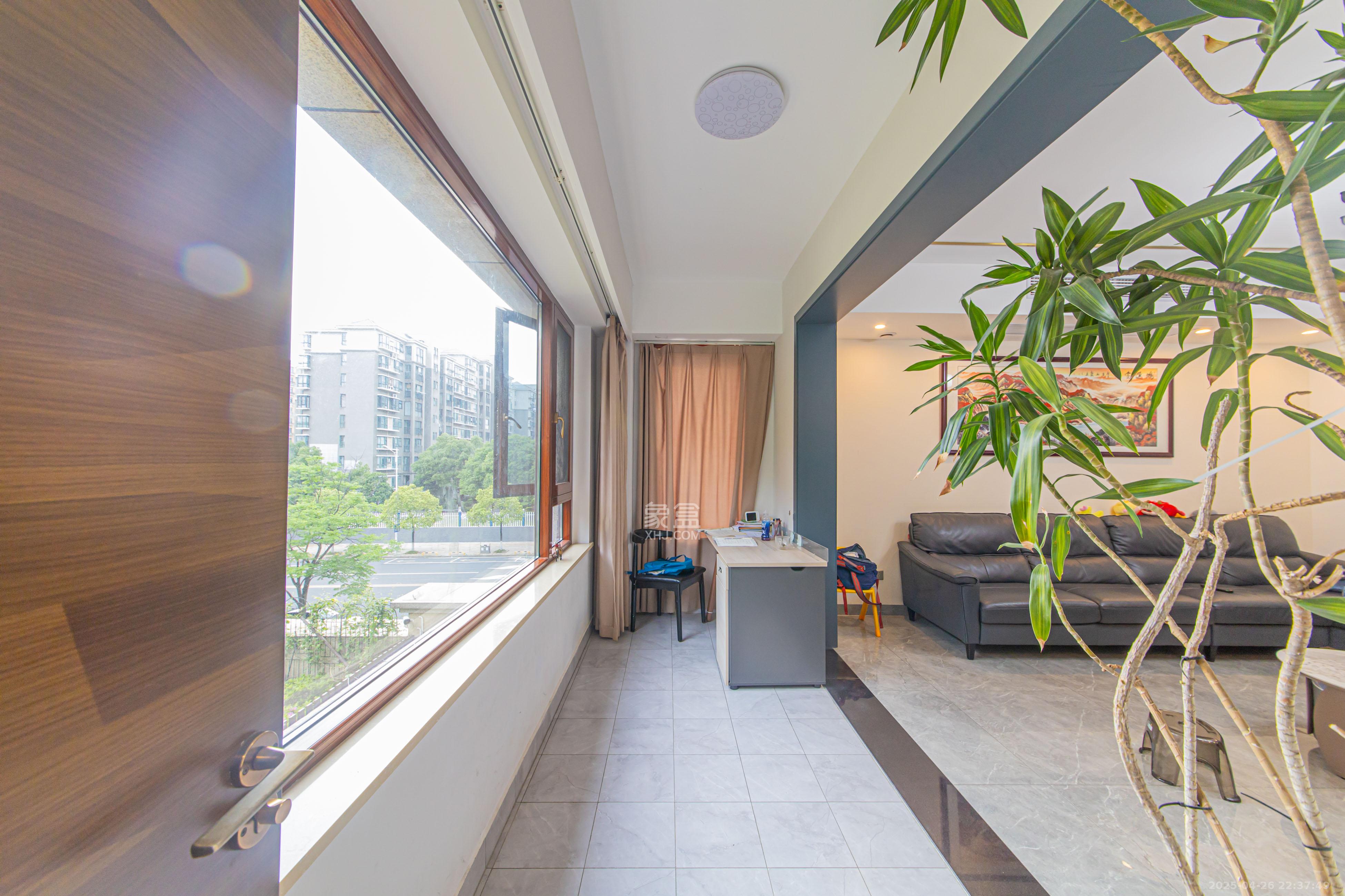 鑫远紫樾香山一期  3室2厅2卫    356.0万 鑫远紫樾香山一期  3室2厅2卫    356.0万阳台