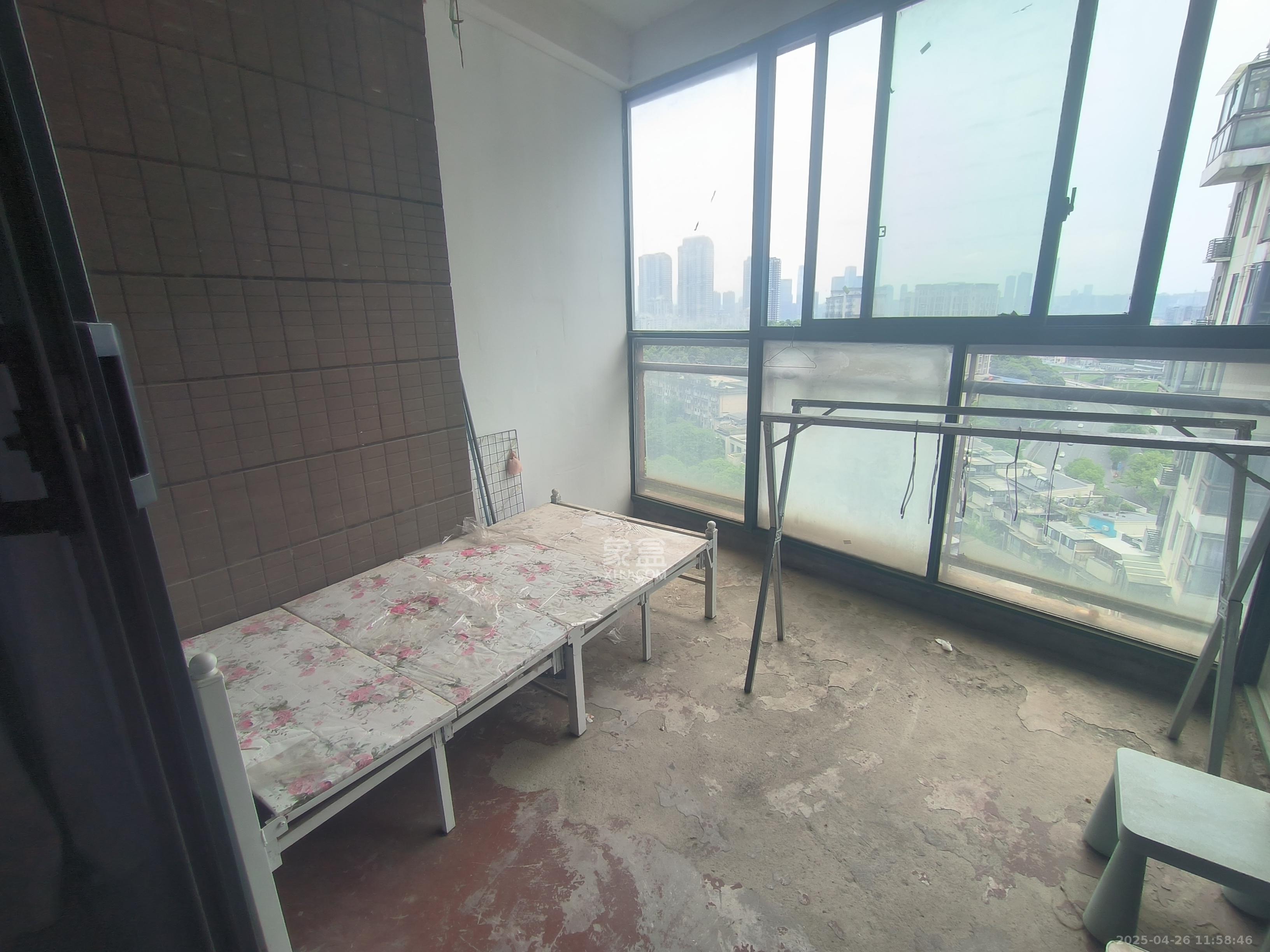 西山汇景一、二期 4室2厅2卫 4200.0元/月 西山汇景一、二期 4室2厅2卫 4200.0元/月室内图